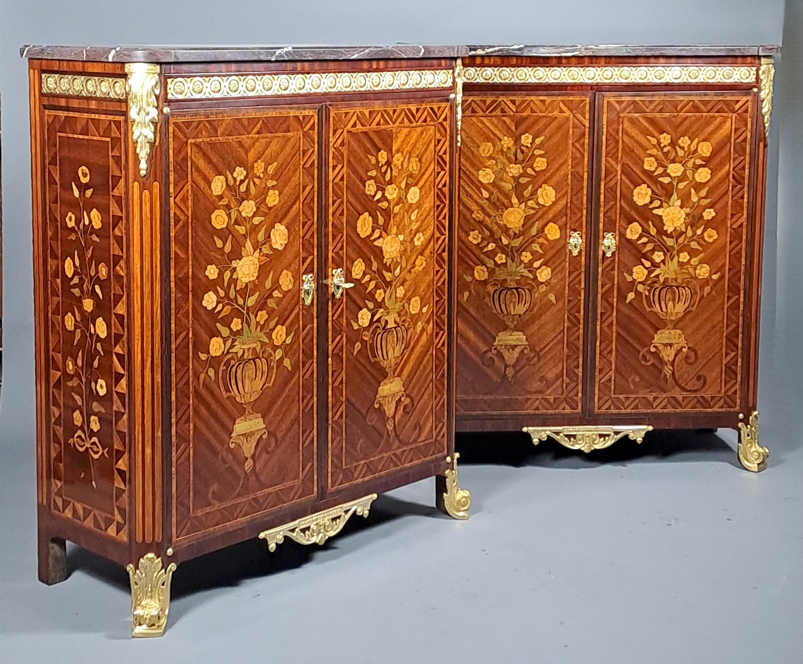 Pair of large Napoleon III period cabinets in mahogany, rosewood, light wood and green stained marquetry, presenting on the front two large bouquets of flowers in neo-classical stylized vases, and bouquets of flowers tied with a ribbon on the