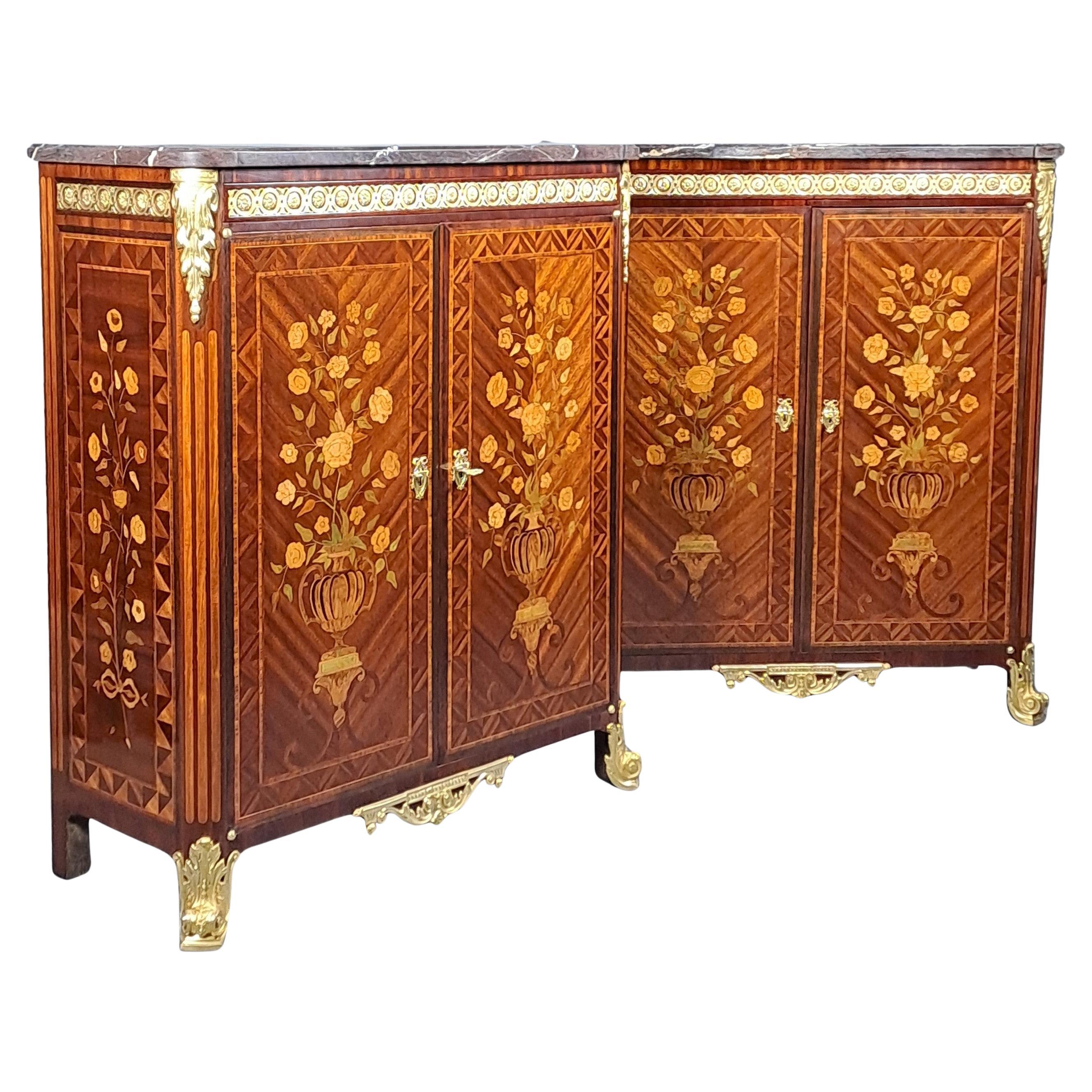 Raro par de armarios Napoleón III de marquetería floral y bronce dorado
