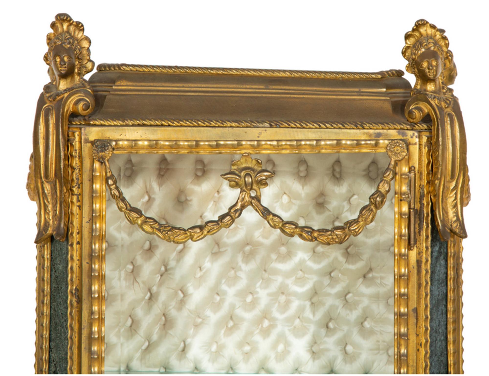 Rare Pair of Napoleon III Mascaron Vitrines in Gilt Bronze  In Good Condition For Sale In New York, NY