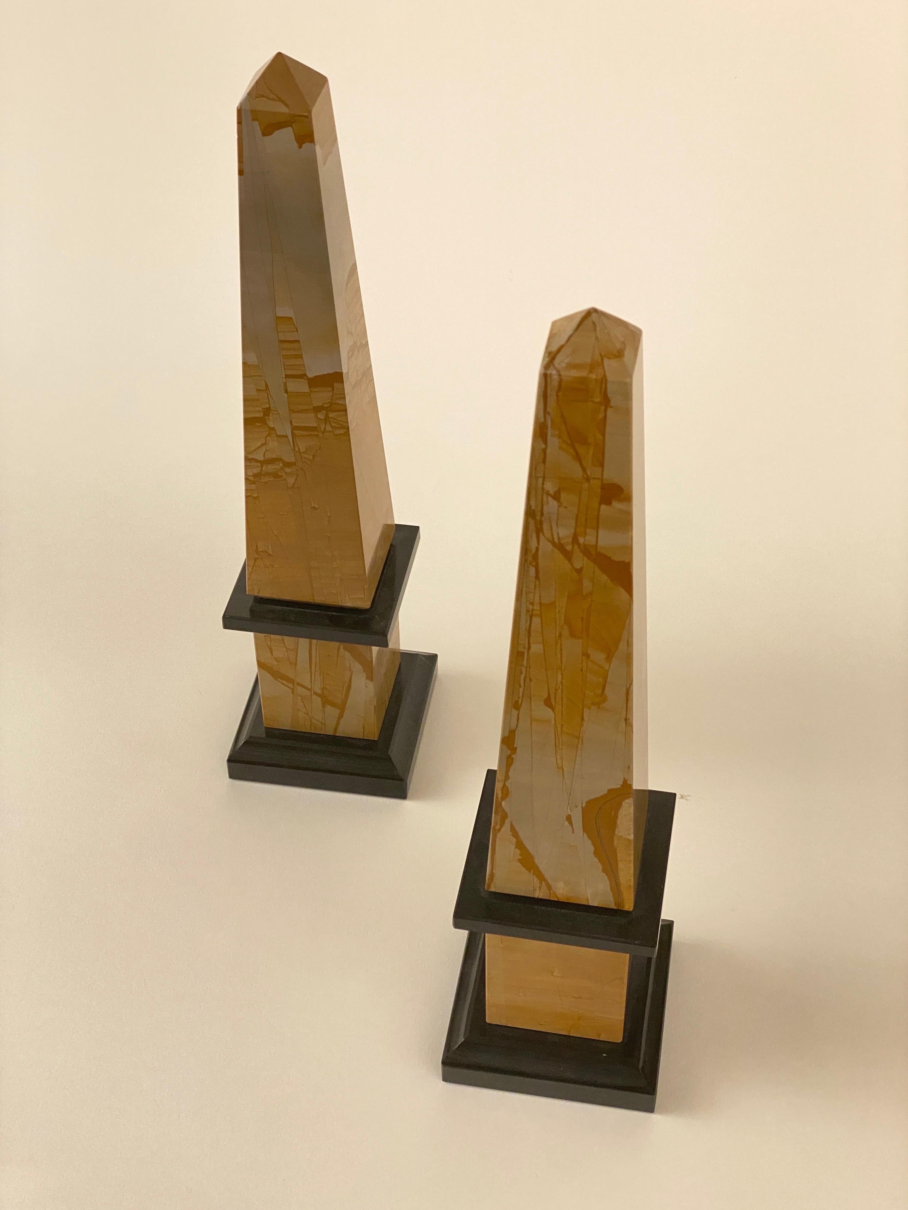 Rare Pair of Neoclassical Pietra Paesine and Black Portoro Marble Obelisks In Excellent Condition In PARIS, FR