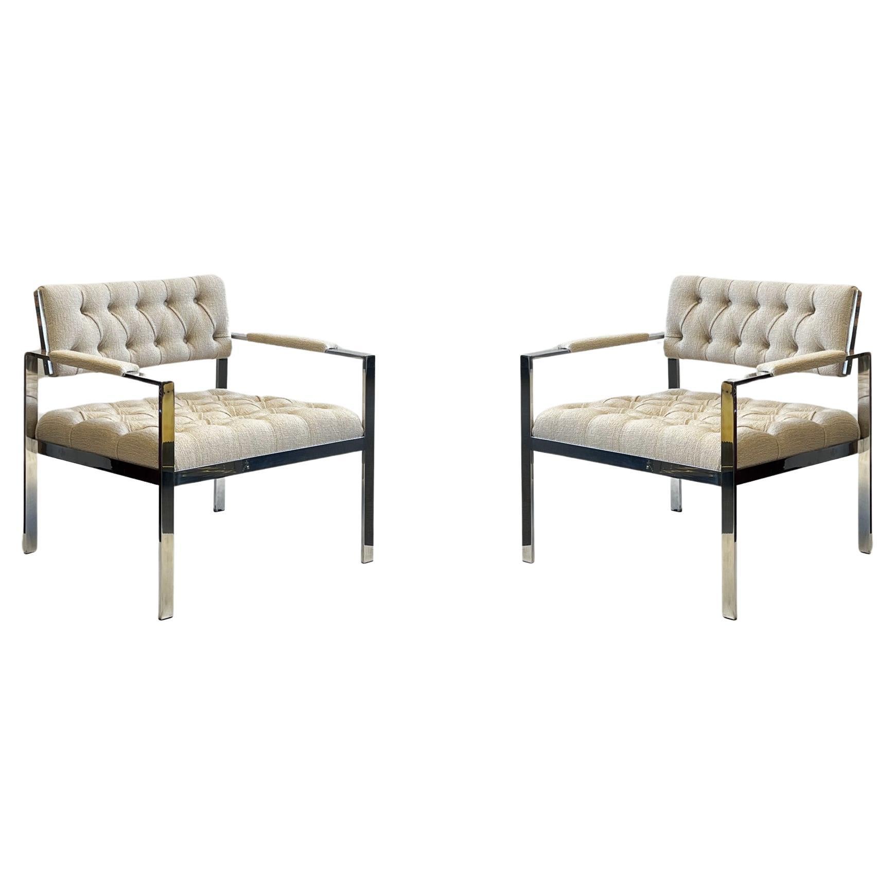 Paire rare de fauteuils de salon en bouclette blanc cassé par Harvey Probber