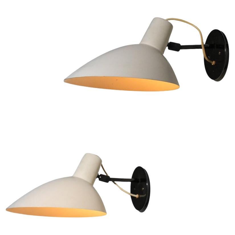 Seltenes Paar originaler Arteluce Vittoriano Vigano Wandleuchten "Visor" aus den 60er Jahren im Angebot