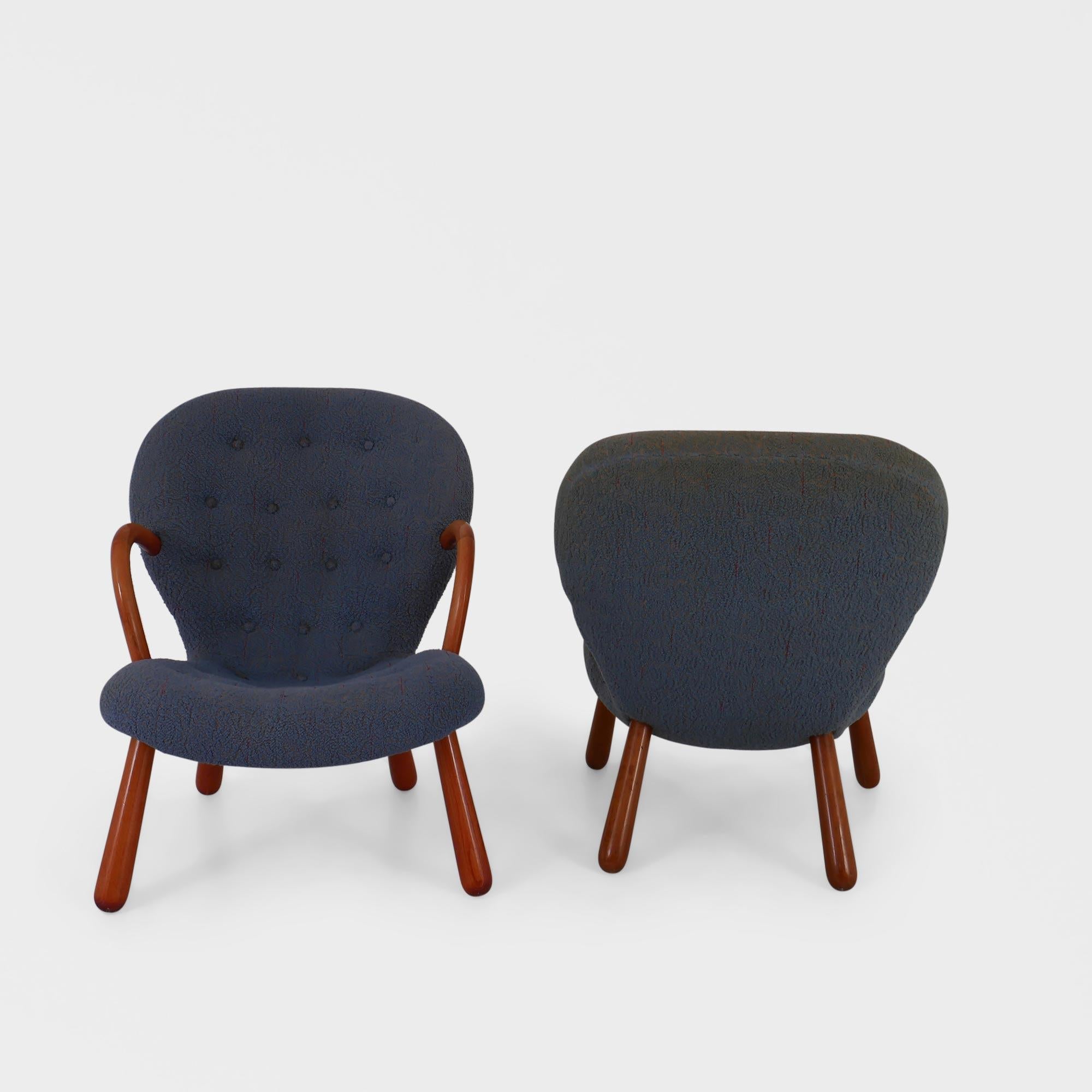 Une occasion rare d'acquérir une paire originale et assortie des emblématiques chaises Clam, conçues par Arnold Madsen dans les années 1940 et produites par Vik & Blindheim en Norvège au début des années 1950. Ces chaises représentent un jalon dans