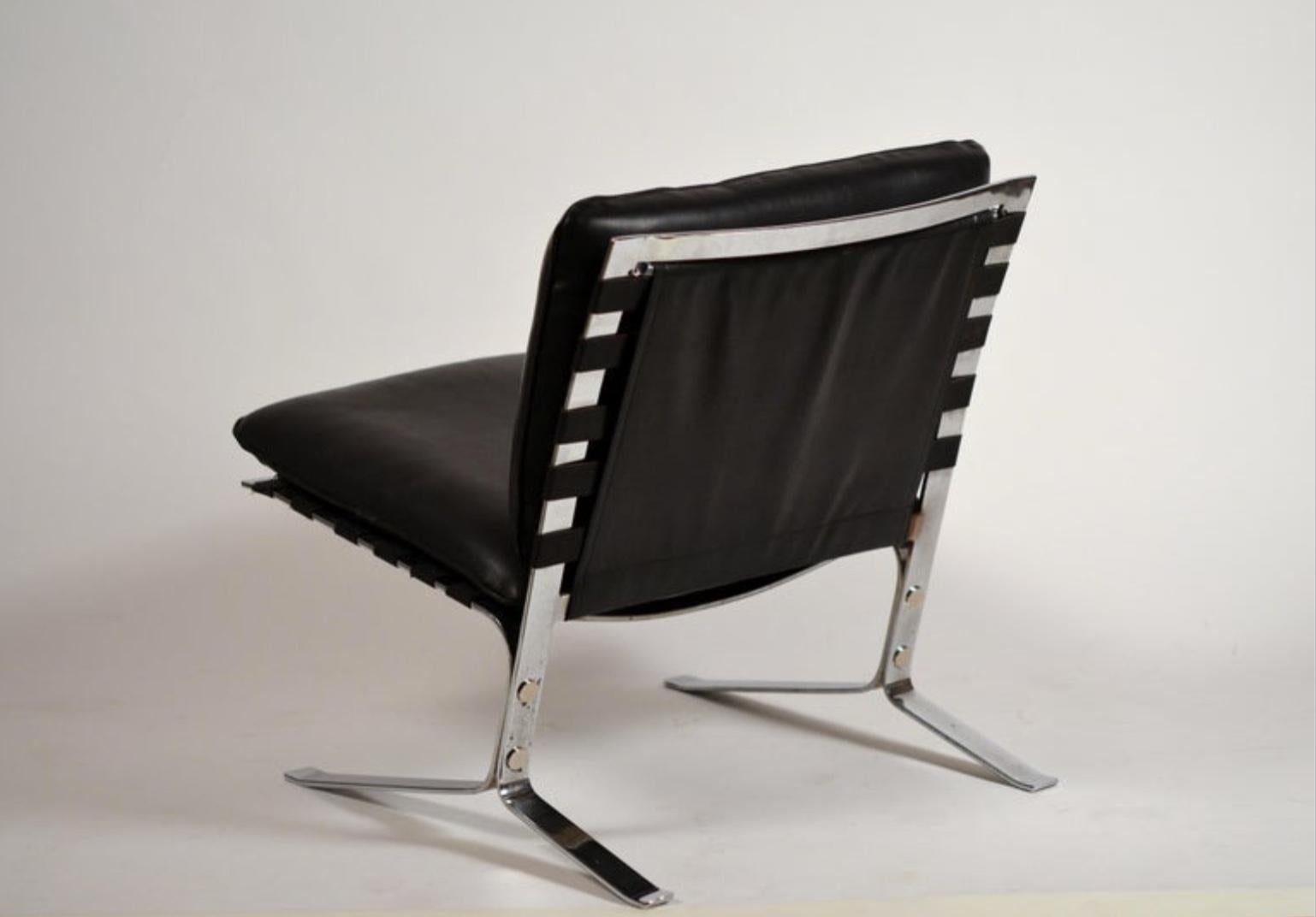 French Rare Pair of Original 'Joker' Lounge Chairs by Olivier Mourgue for Airborne For Sale