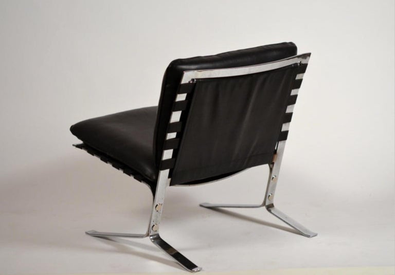 Rare Pair of Original 'Joker' Lounge Chairs by Olivier Mourgue for Airborne In Good Condition For Sale In Los Angeles, CA