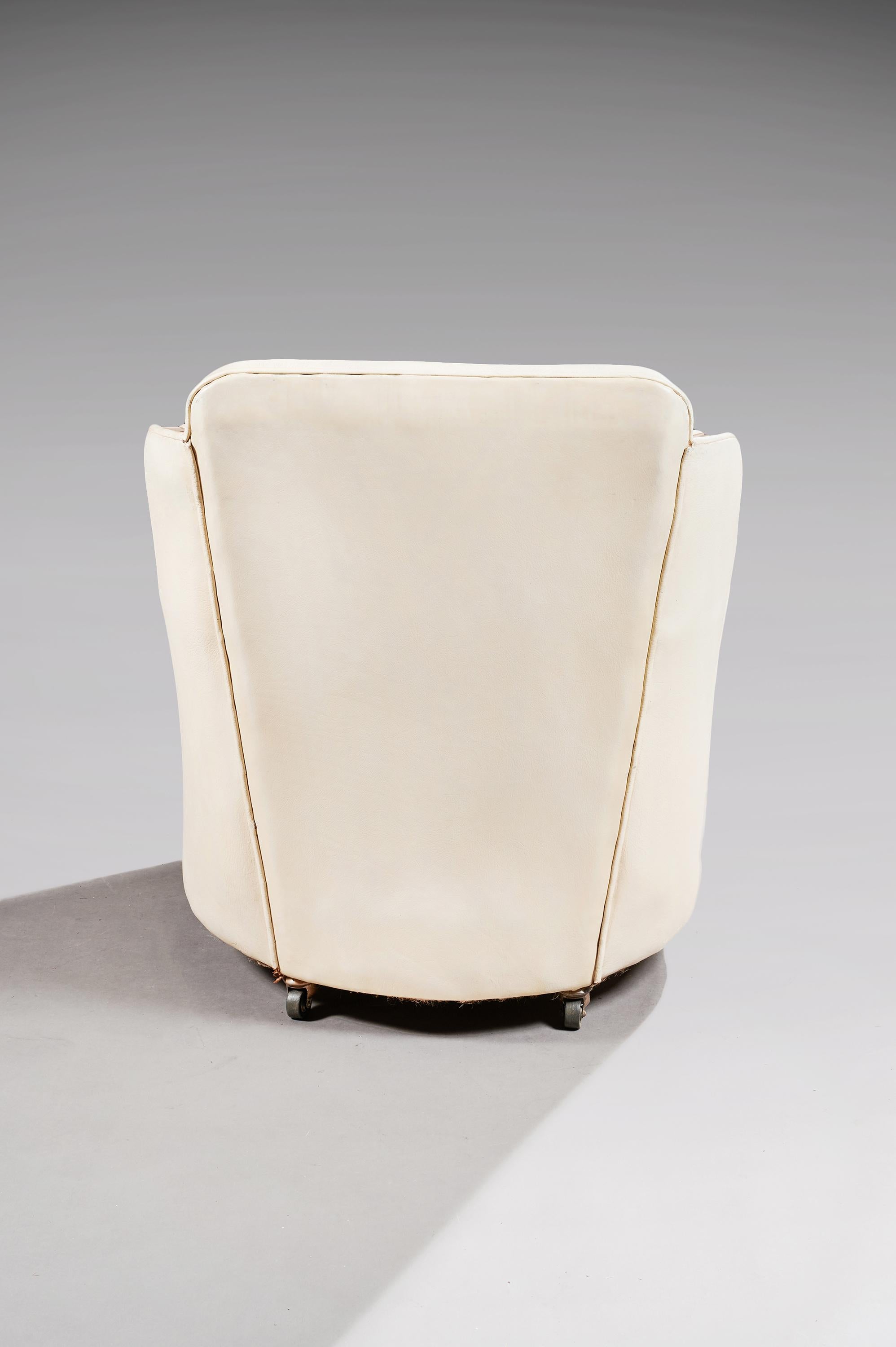 Rare Pair of Original Walnut Epstein Art Deco Leather Armchairs In Good Condition In Benington, Herts