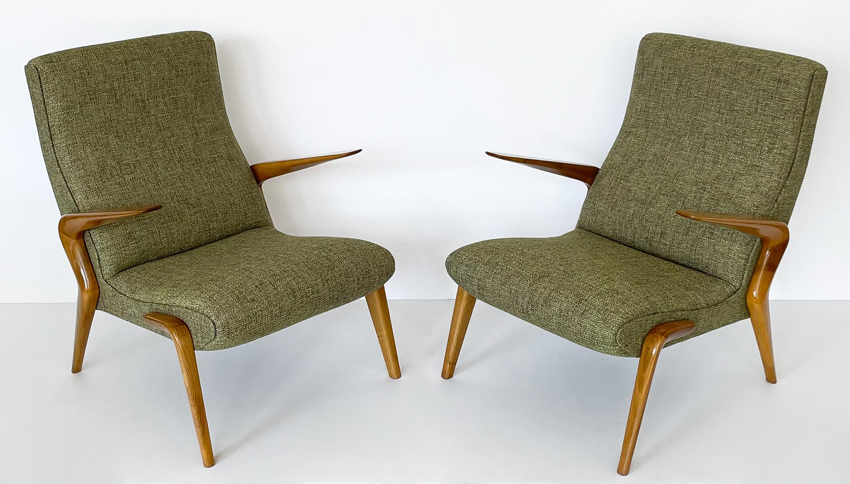 Rare Pair of Osvaldo Borsani P71 Lounge Chairs In Good Condition In Chicago, IL