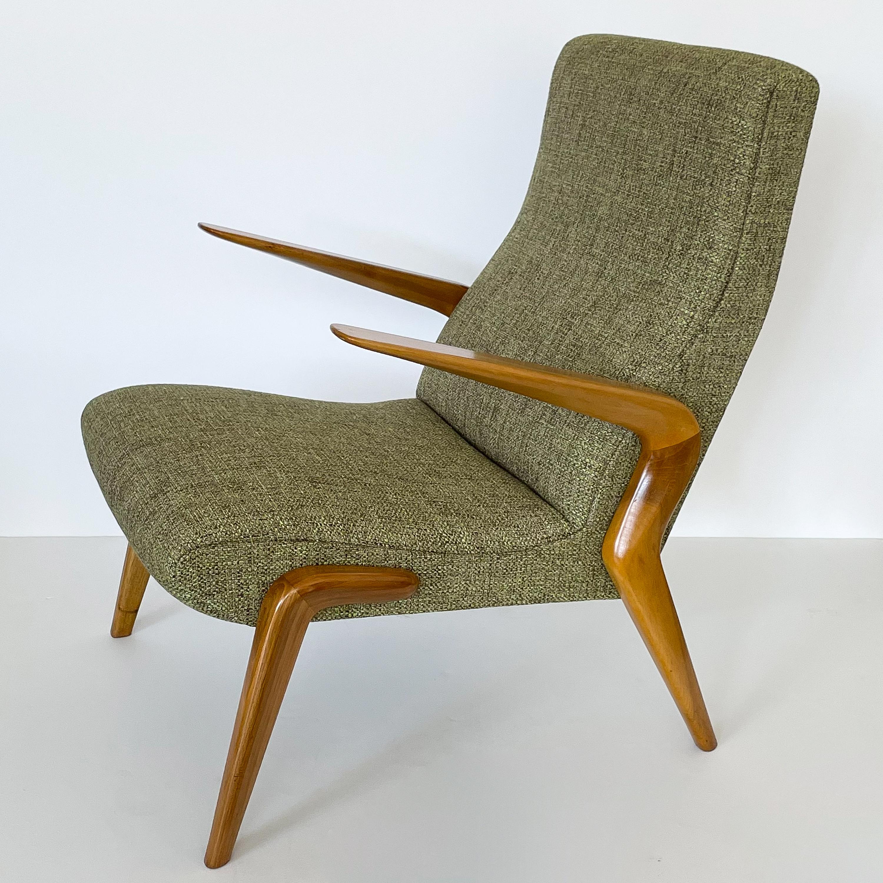 Rare Pair of Osvaldo Borsani P71 Lounge Chairs 1