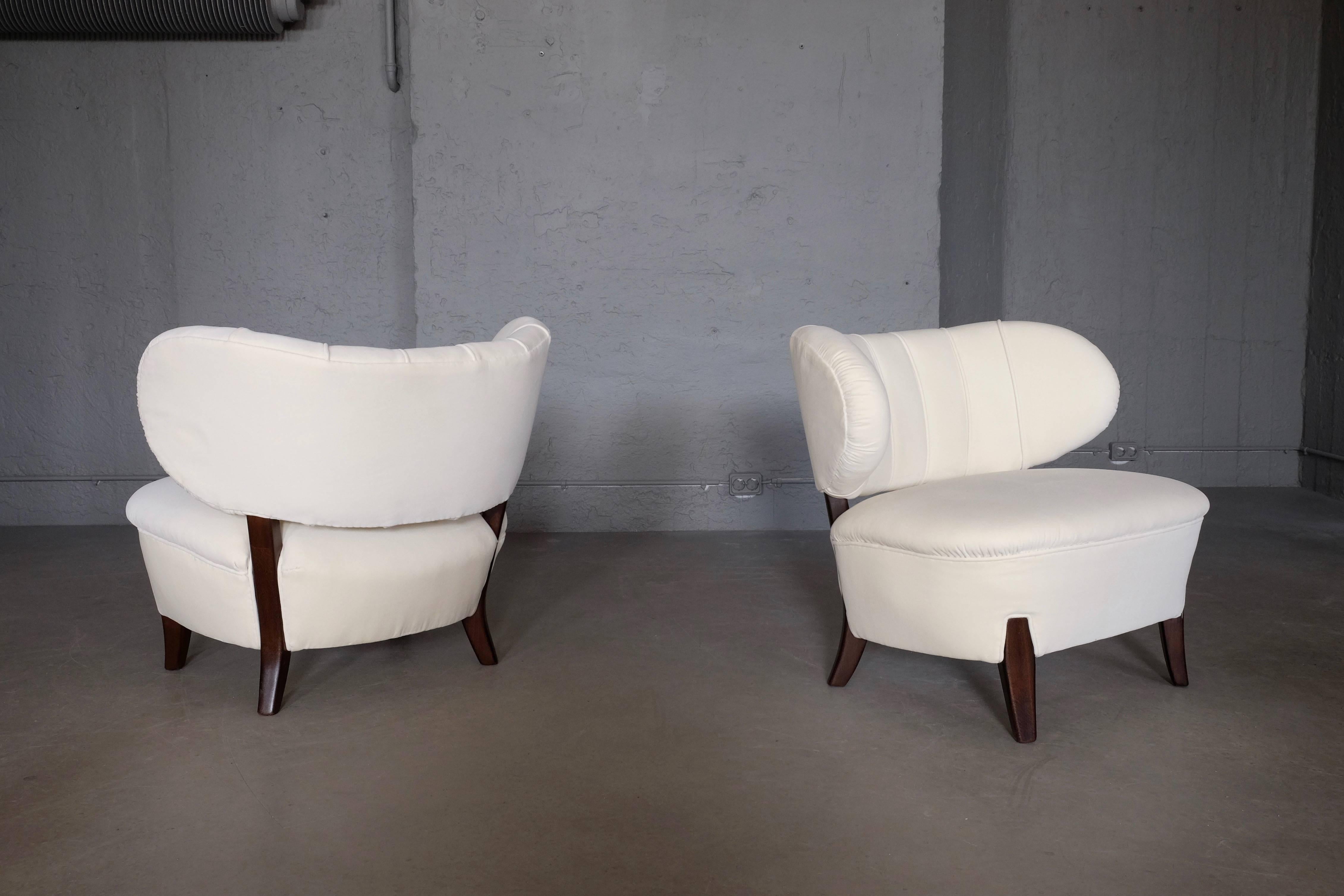Schöne Sessel aus elfenbeinweißem Samt von Otto Schulz, Boet, Schweden, 1930er Jahre.
Neu gepolstert und restauriert, ausgezeichneter Zustand.
Weltweiter Versand: USD 499.
    