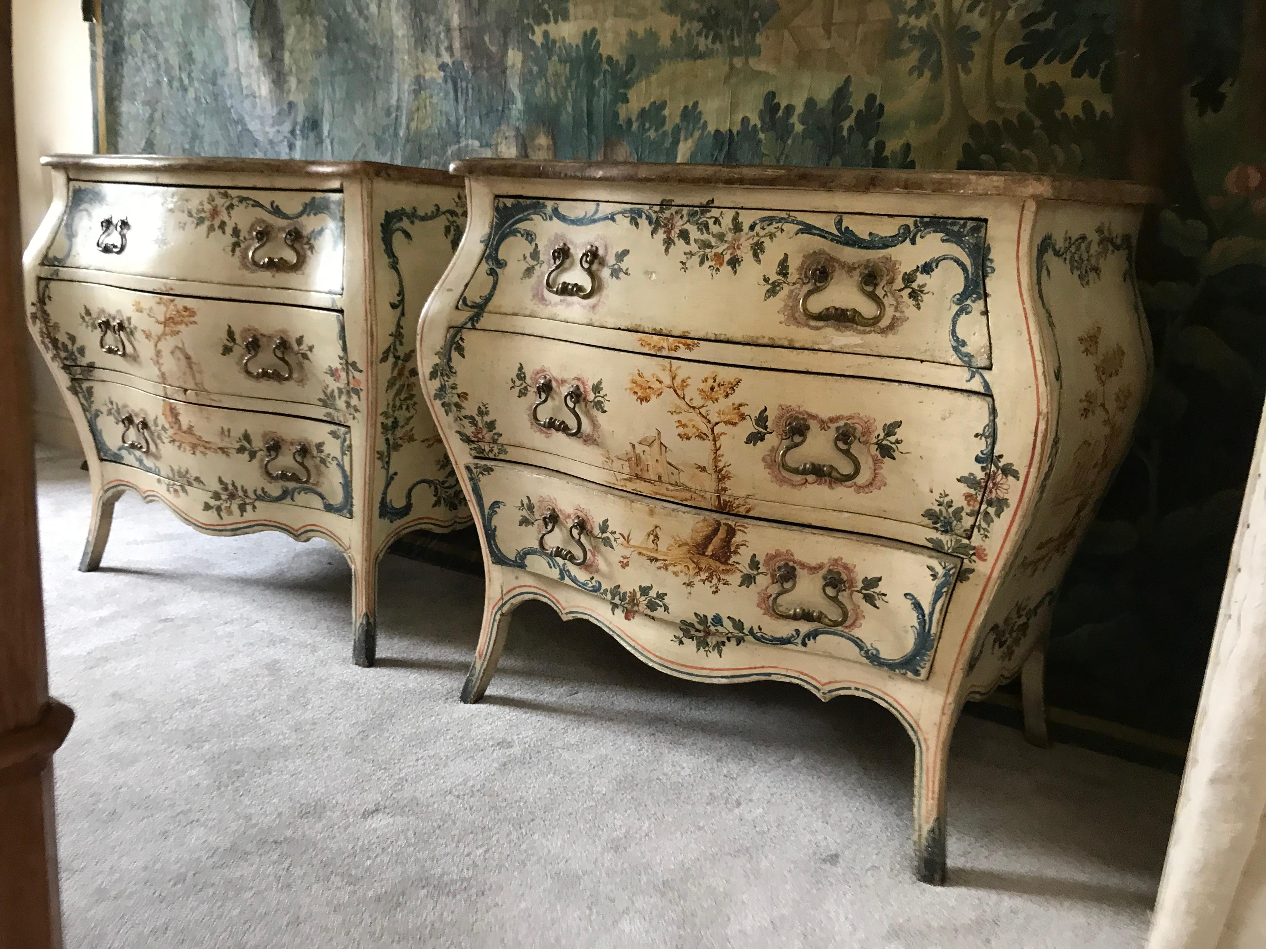 Pair of 18th Century Painted Italian Commodes  For Sale 5
