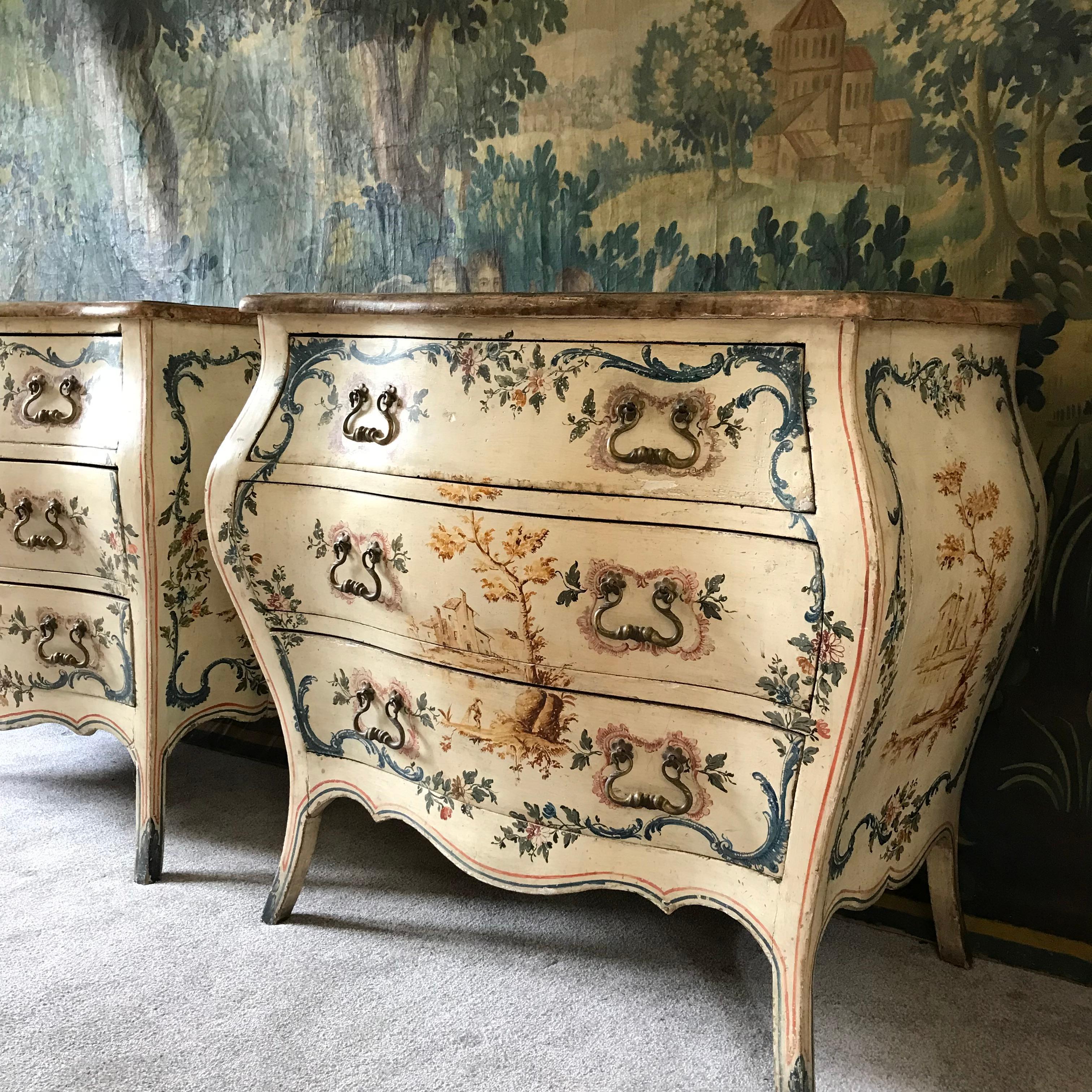 Pair of 18th Century Painted Italian Commodes  For Sale 6