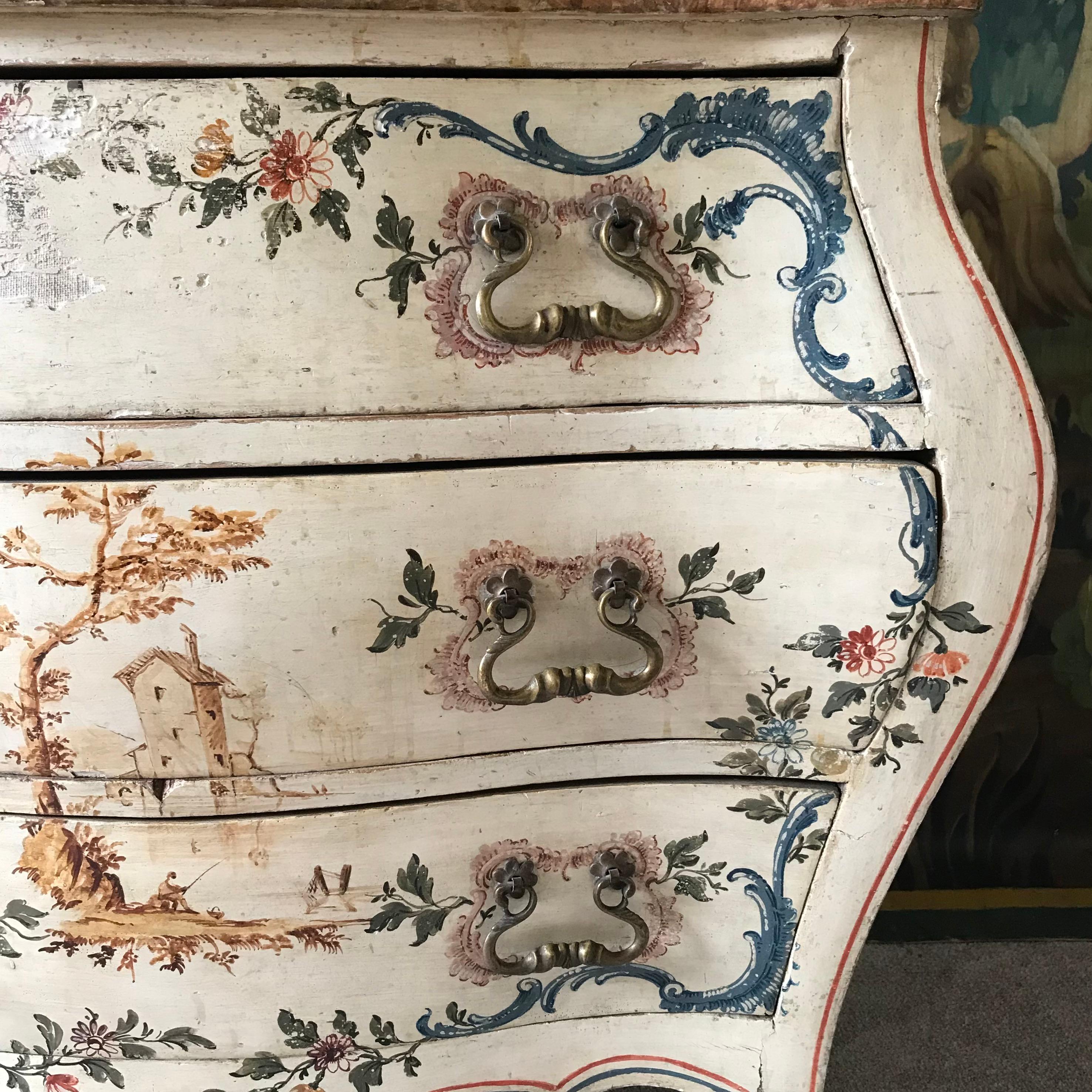 Pair of 18th Century Painted Italian Commodes  In Good Condition For Sale In Salisbury, GB