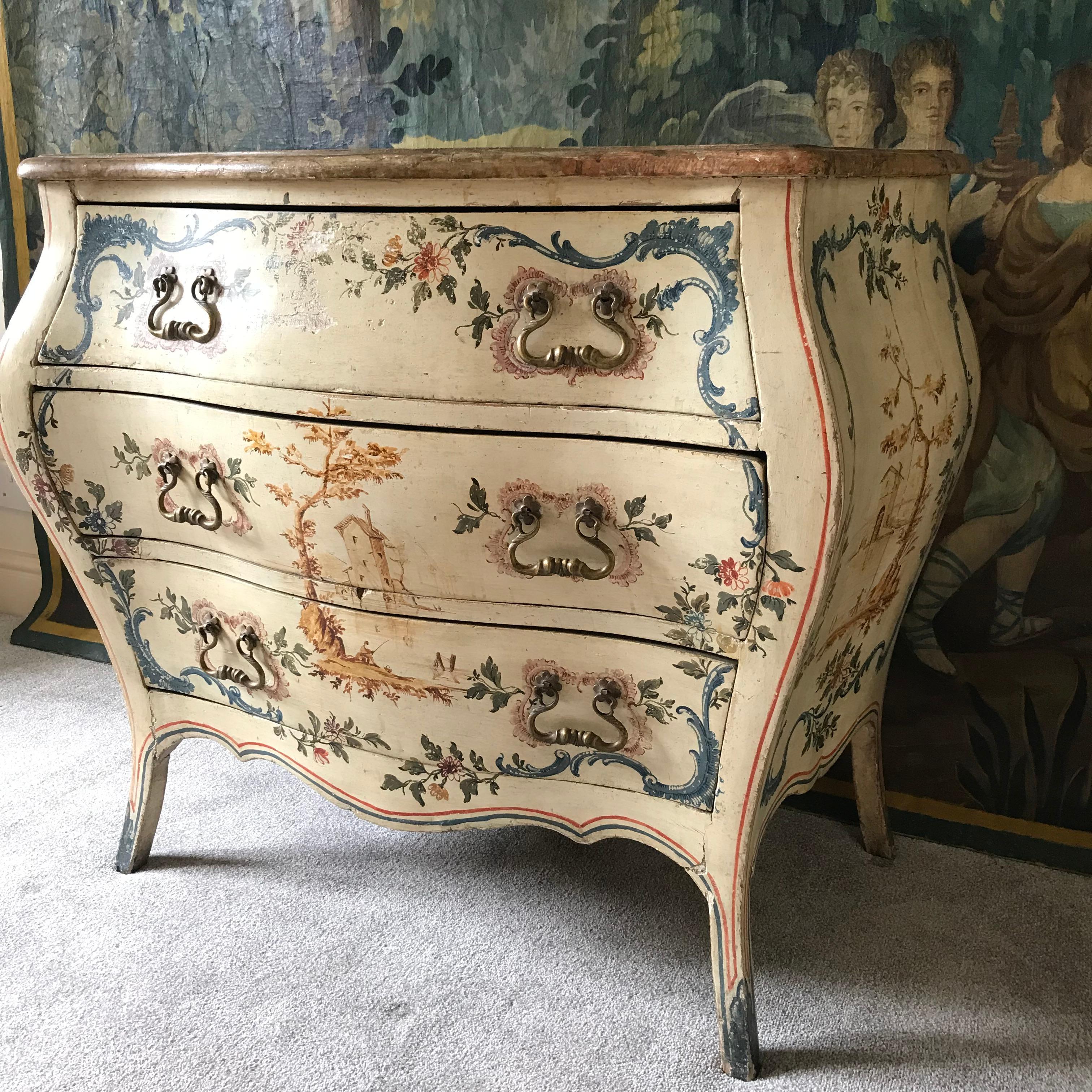 Pair of 18th Century Painted Italian Commodes  For Sale 3
