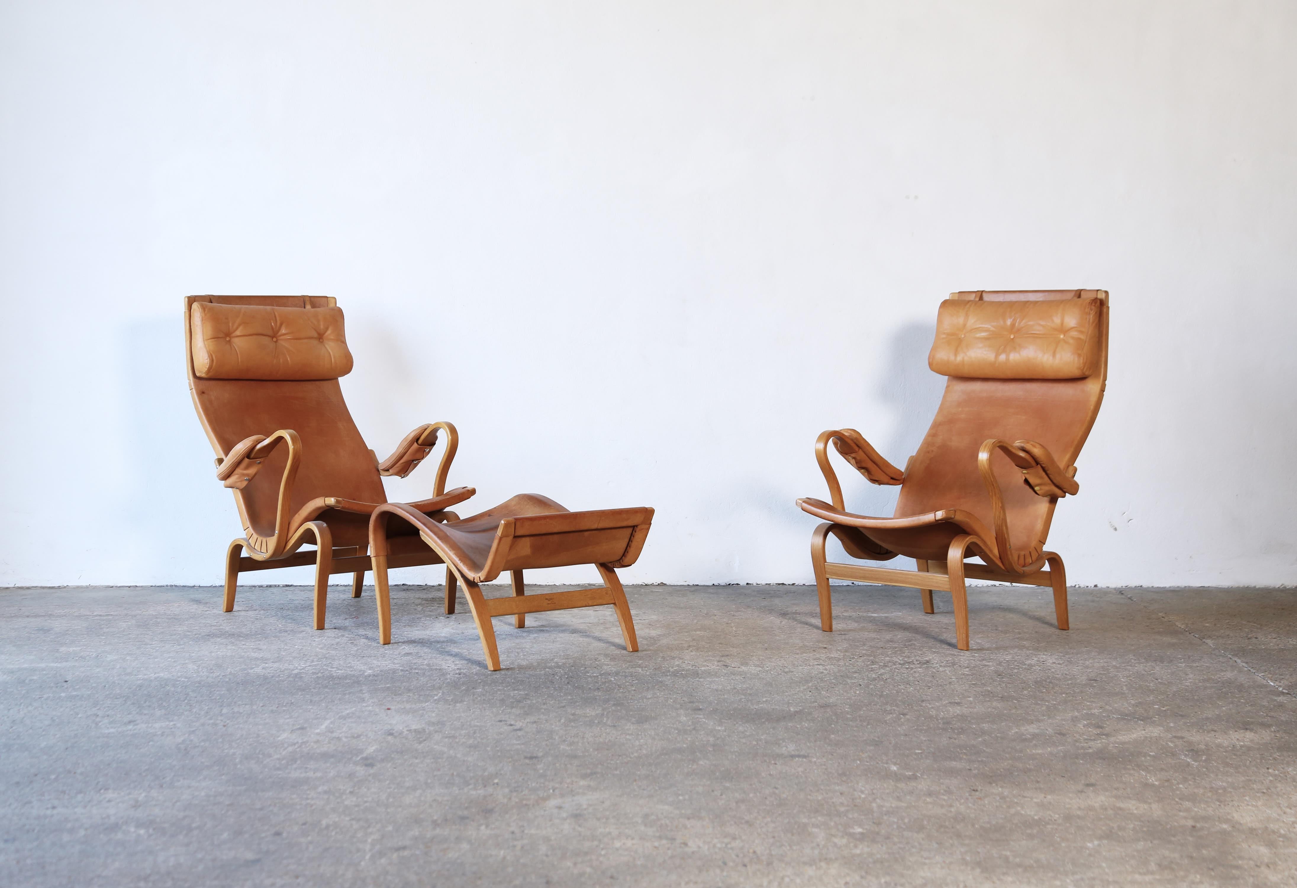 Mid-Century Modern Rare Pair of Pernilla Chairs and Ottoman by Bruno Mathsson, Sweden, 1960s For Sale