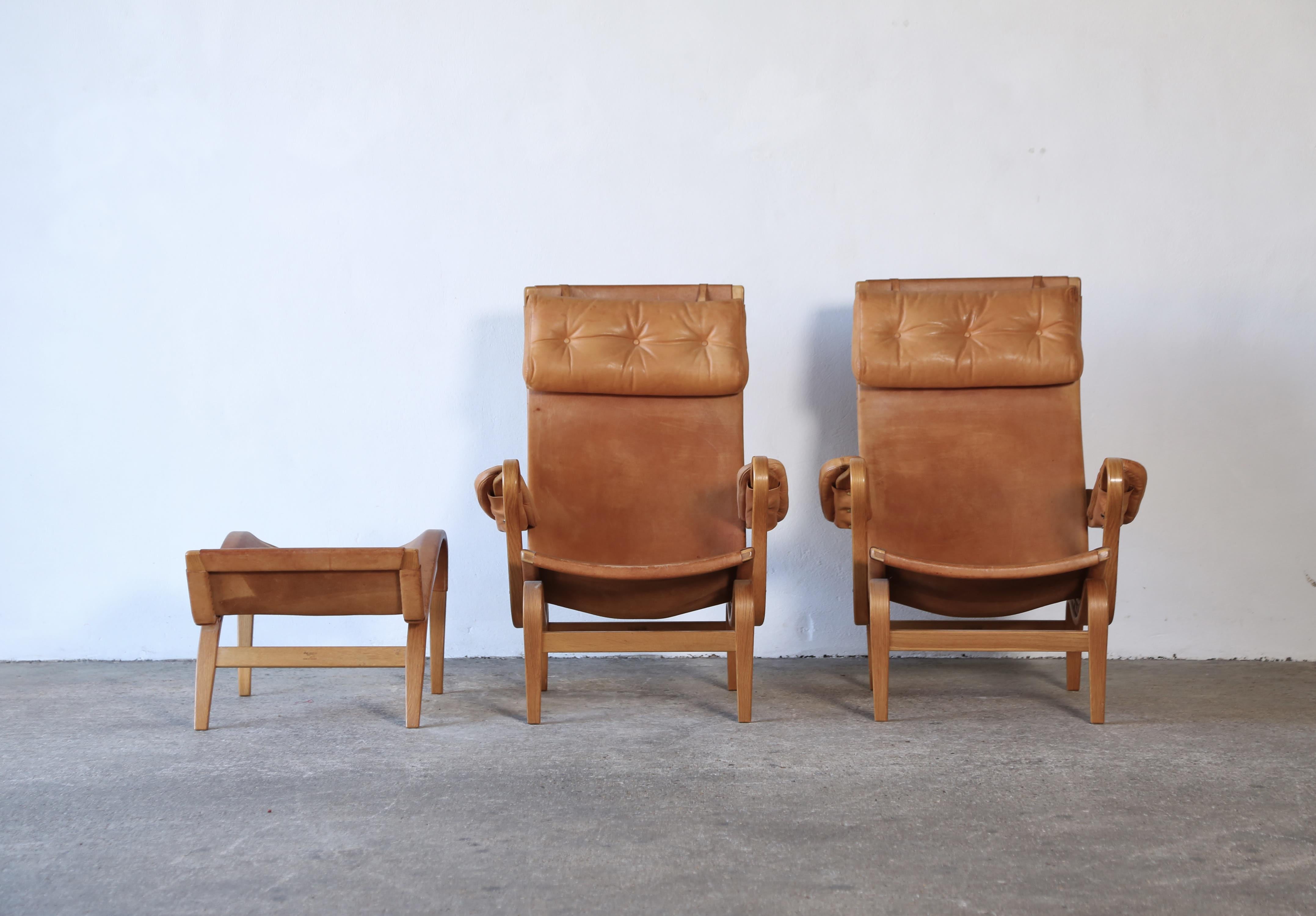 Rare Pair of Pernilla Chairs and Ottoman by Bruno Mathsson, Sweden, 1960s In Good Condition For Sale In London, GB