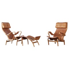 Seltenes Paar Pernilla-Stühle und Ottomane von Bruno Mathsson, Schweden, 1960er Jahre