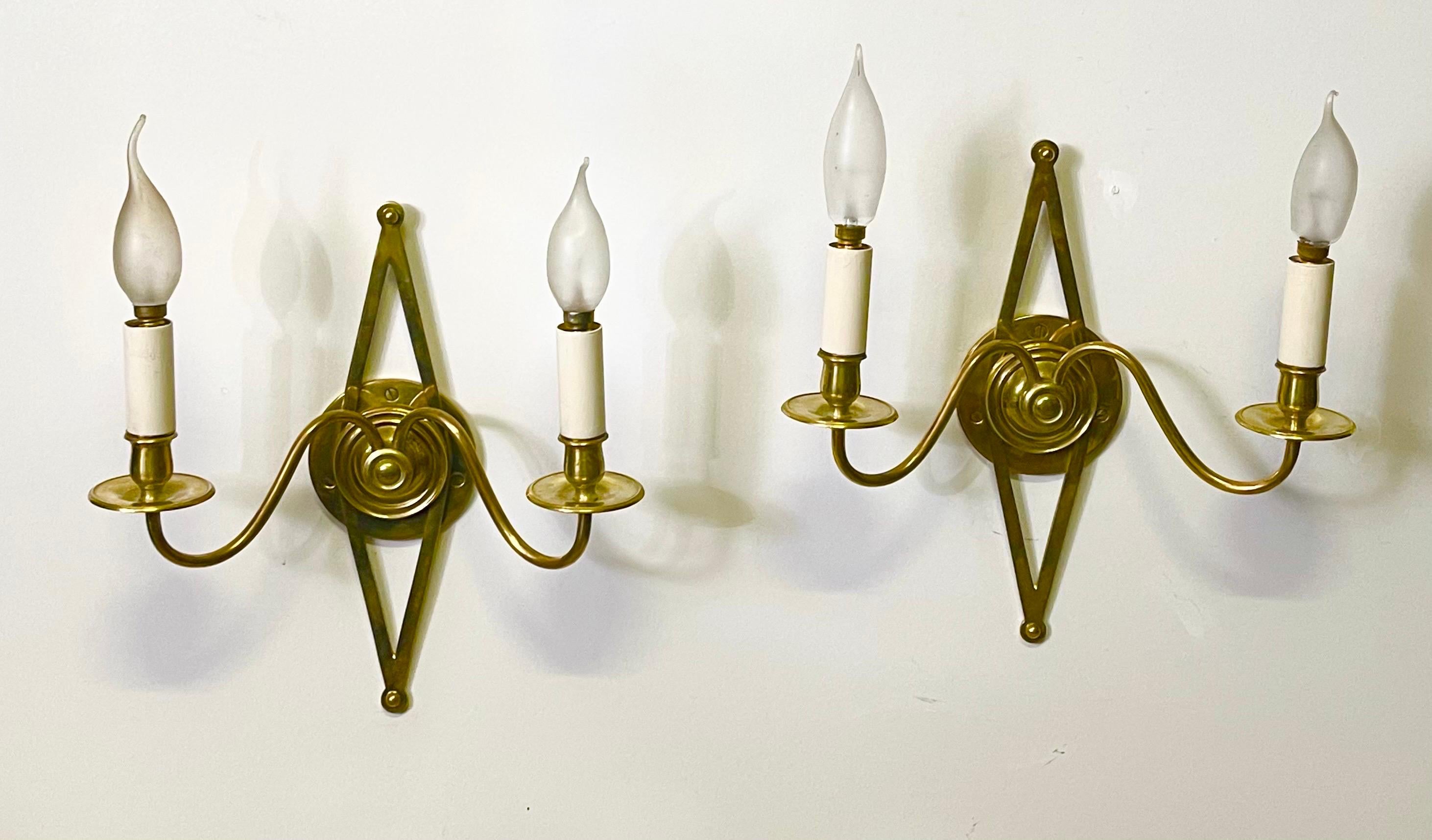 French Rare Pair of Polished Brass Wall Sconces by Maison Baguès, Paris, circa 1950s For Sale