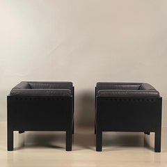 Rare paire de fauteuils club postmodernes en chêne ébénisé et cuir de Brian Kane