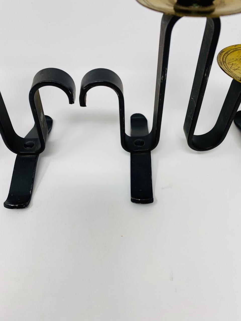 Rara coppia di candelabri postmoderni in ferro battuto in vendita 3
