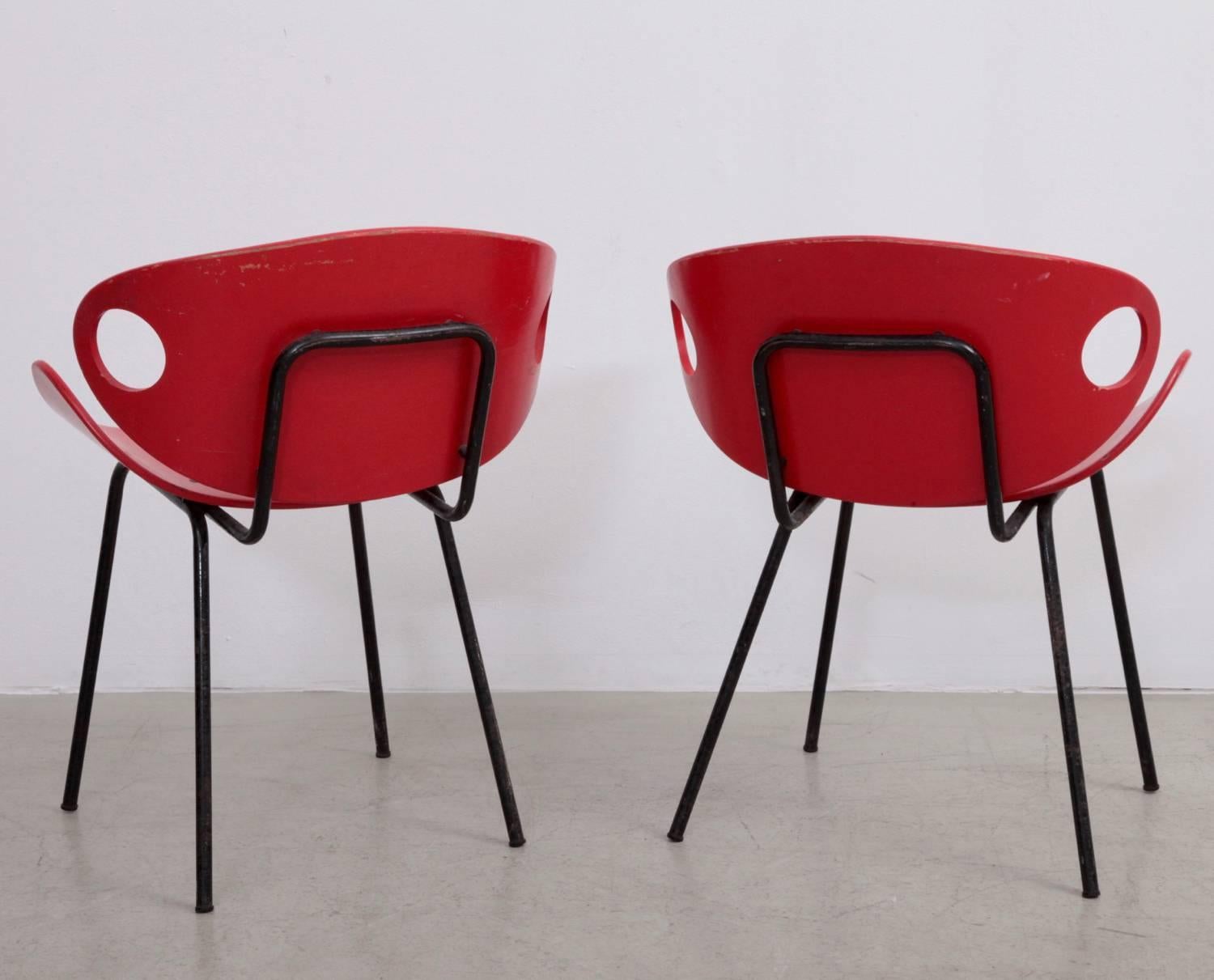 Rare Pair of Red Olof Kettunen Chairs for Merivaara, Finland, 1950s In Good Condition In Berlin, DE