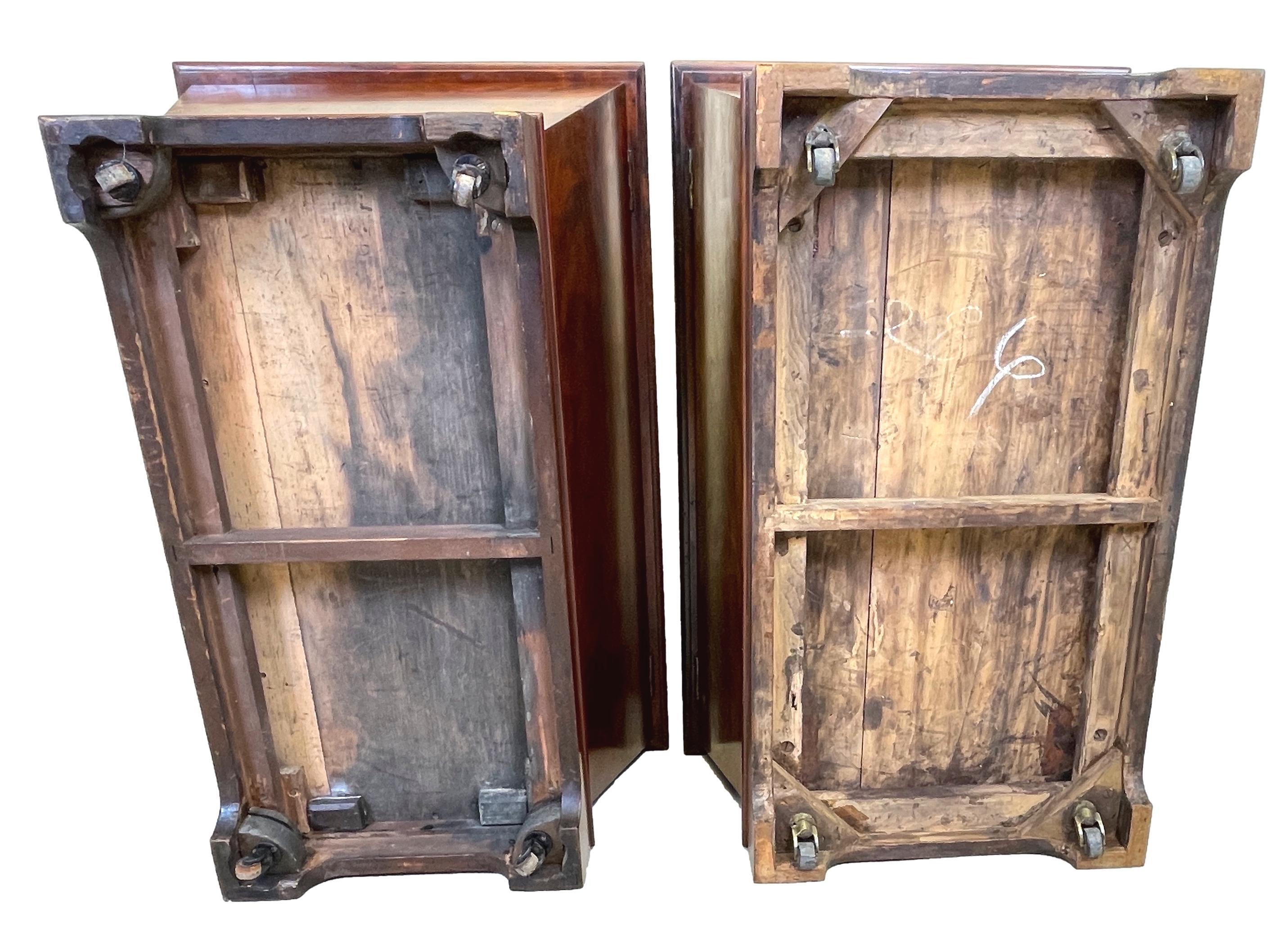 Rare Pair of Regency Mahogany Cellarettes For Sale 8