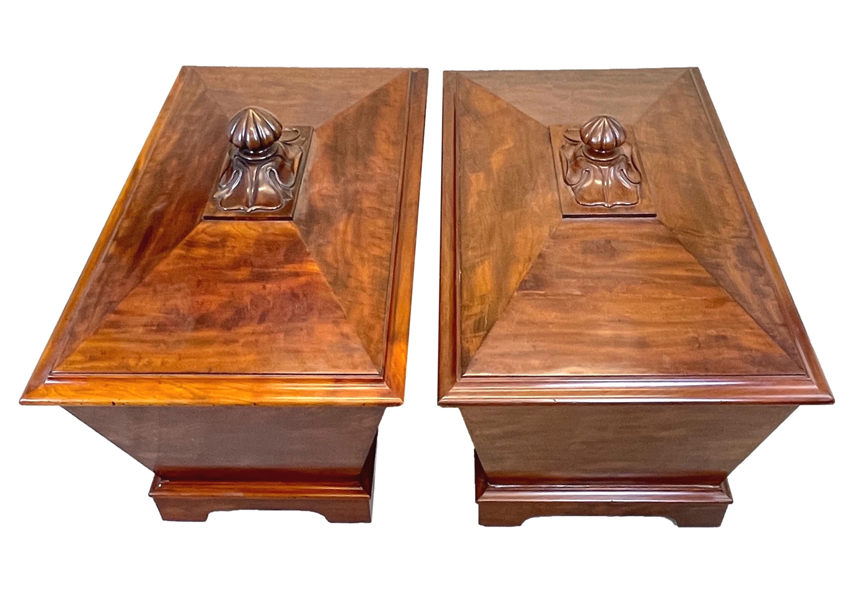 Rare Pair of Regency Mahogany Cellarettes For Sale 11