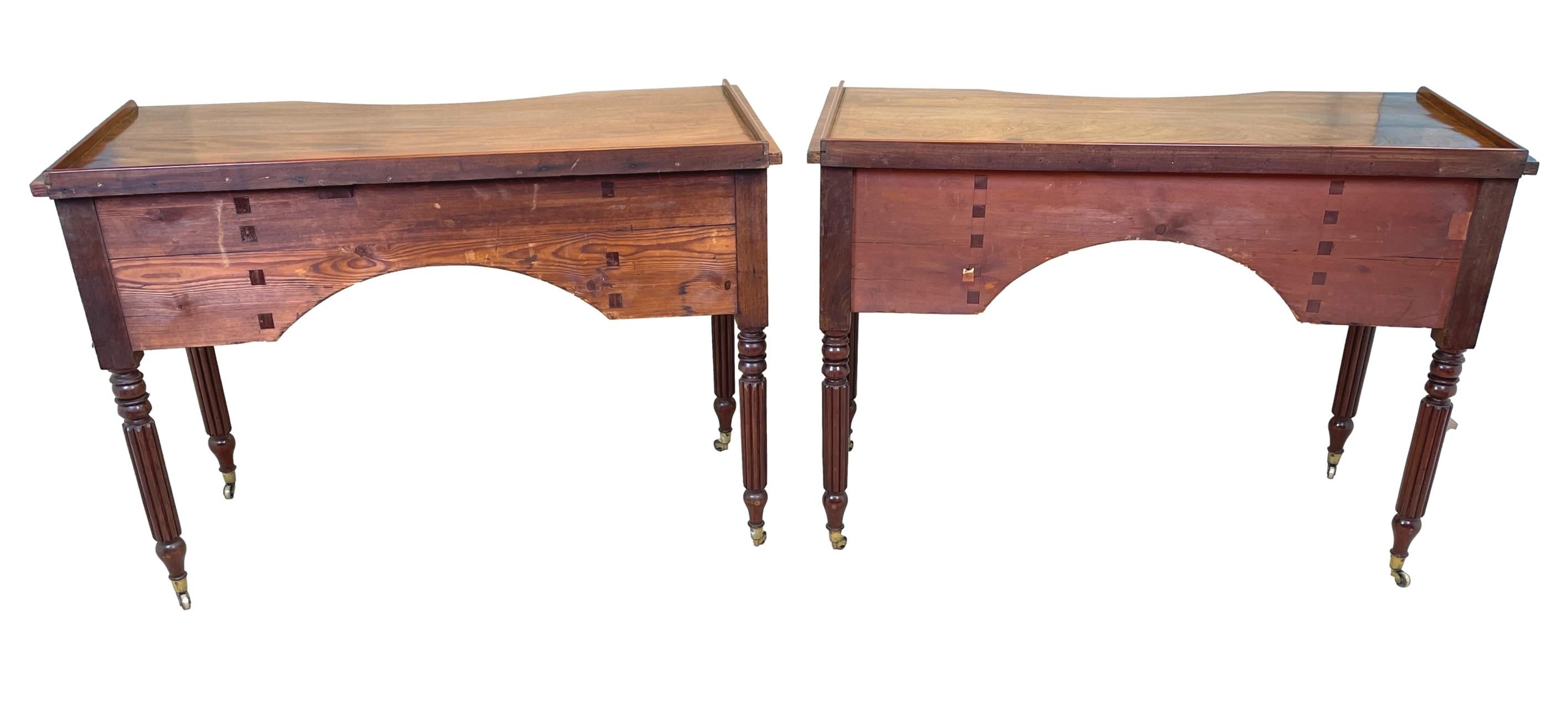 Rare Pair Of Regency Mahogany Dressing Tables In Good Condition For Sale In Bedfordshire, GB