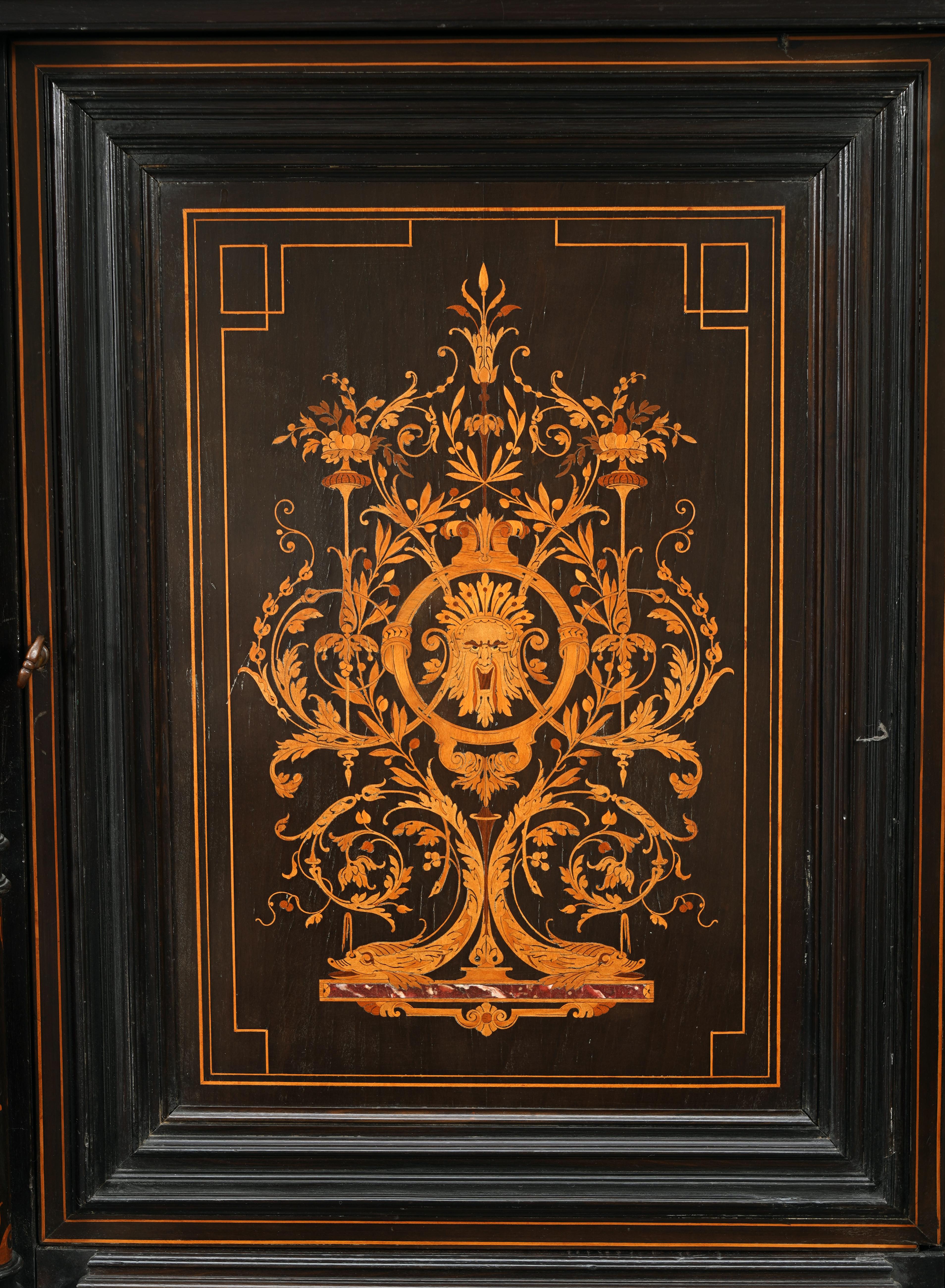 Rare Pair of Renaissance Revival Cabinet Attributed to F. Linke, France, c. 1880 In Good Condition For Sale In PARIS, FR