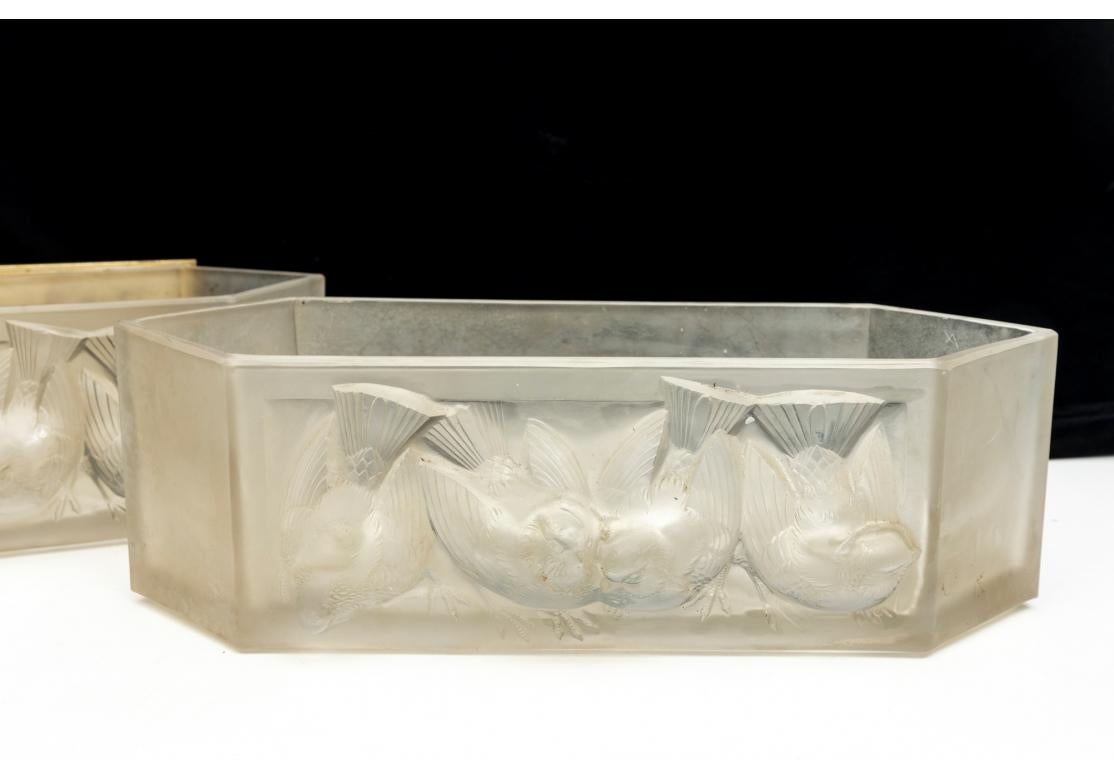 Seltenes Paar Rene Lalique Art-Déco-Wandleuchter mit Spargeln (Glas) im Angebot