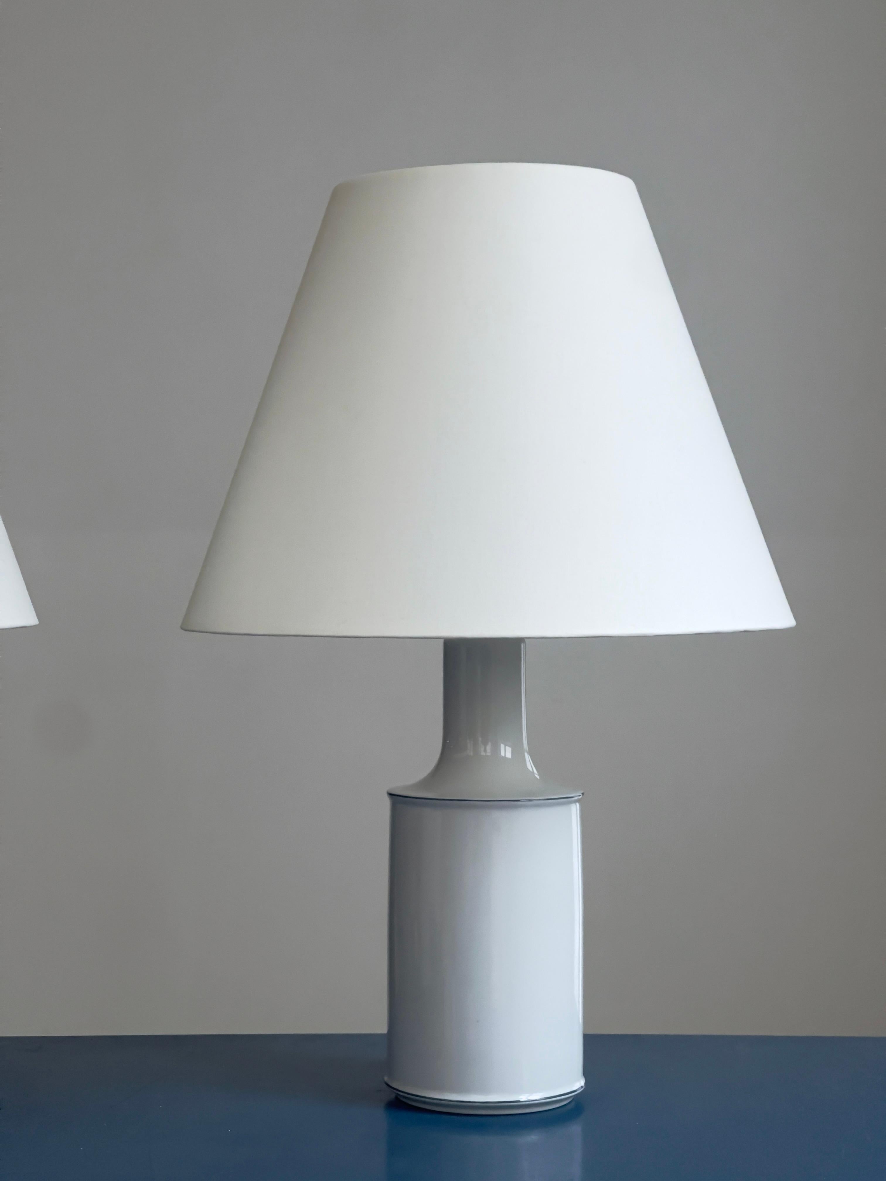 Rare paire de lampes de table en porcelaine de la célèbre ligne 