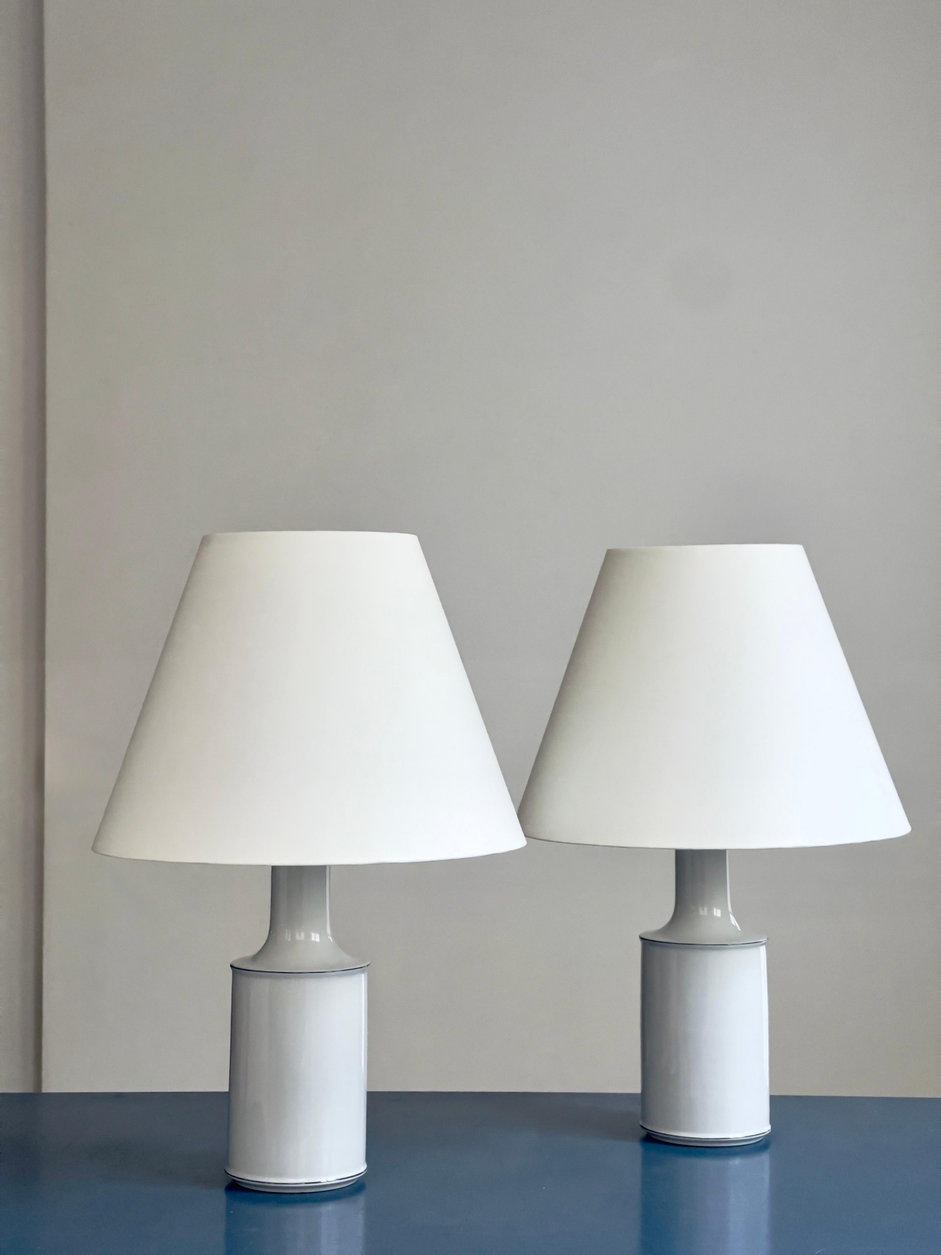 Fin du 20e siècle Rare paire de lampes de table en porcelaine 