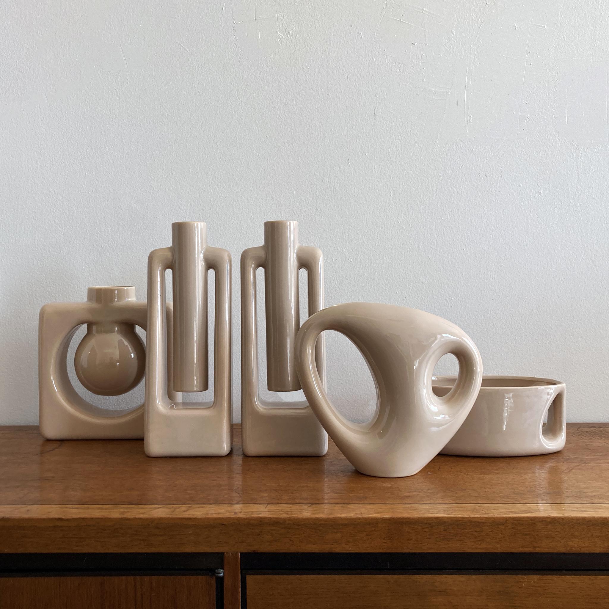 Paire de deux vases postmodernes abstraits beiges écru de Haeger en vente 3