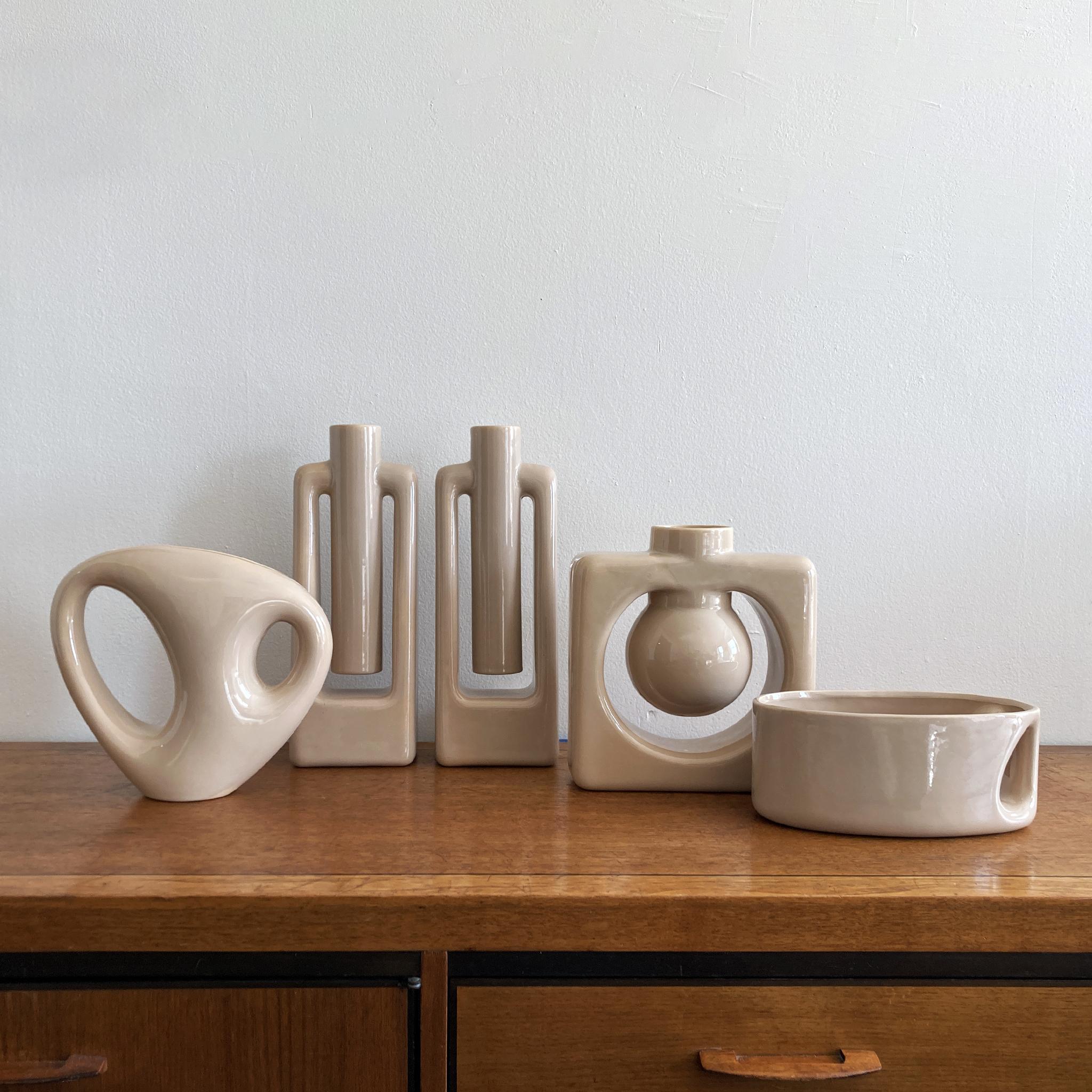 Paire de deux vases postmodernes abstraits beiges écru de Haeger en vente 4