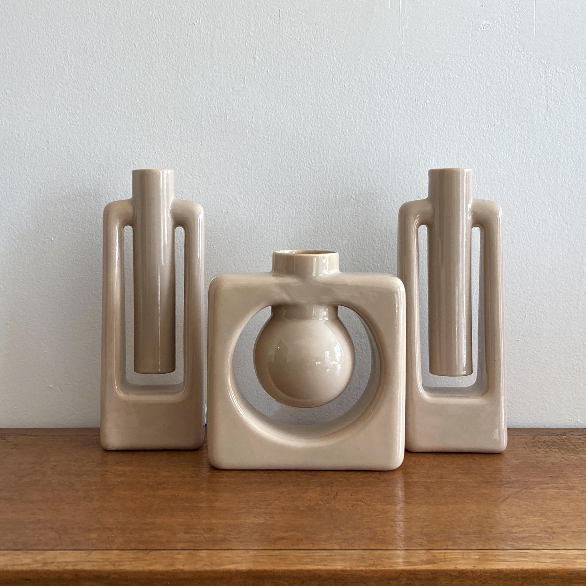 Paire de deux vases postmodernes abstraits beiges écru de Haeger en vente 1