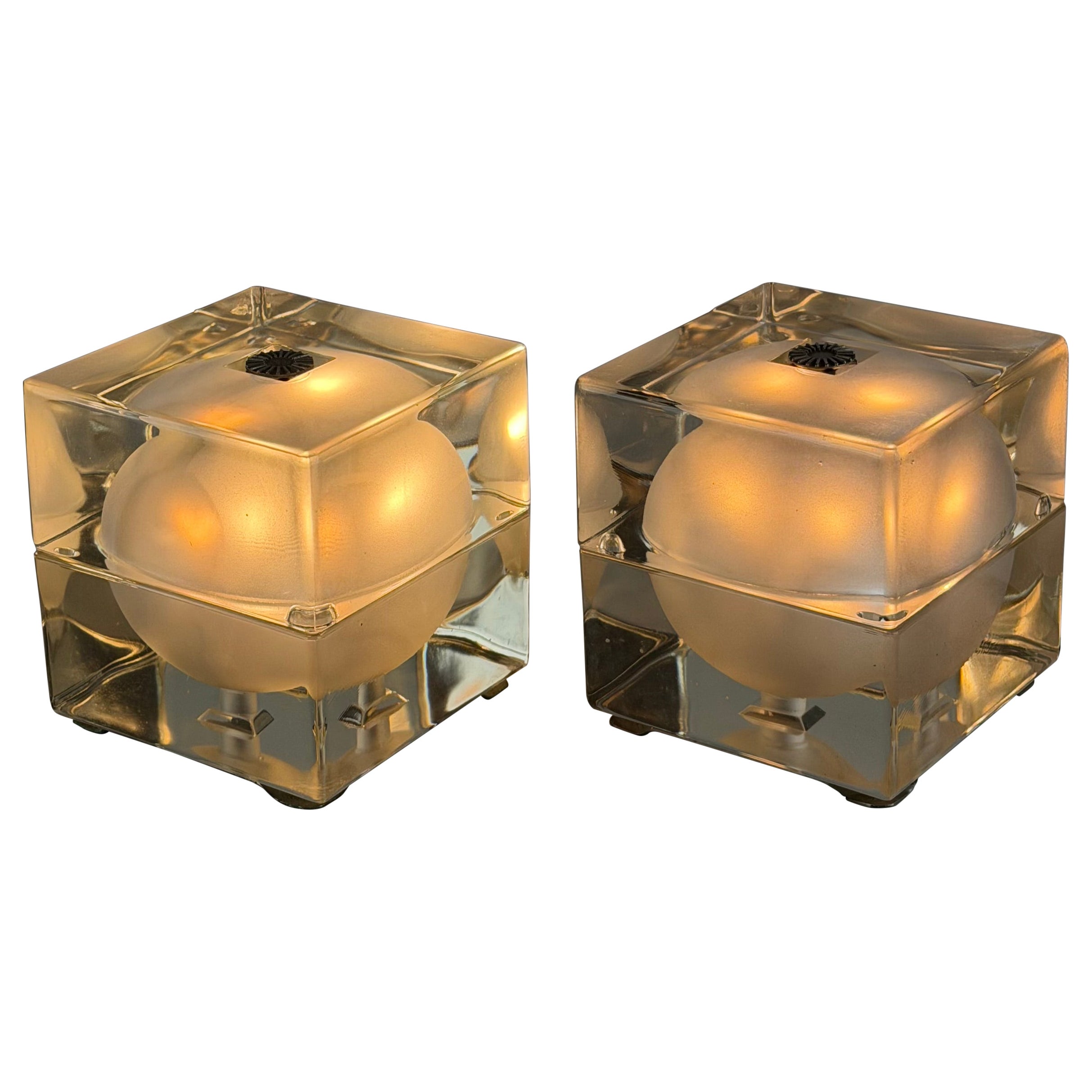 Raro par de lámparas «Cubosfera» de satén, diseñadas por Mendini para Fidenza Vetraria, década de los 60