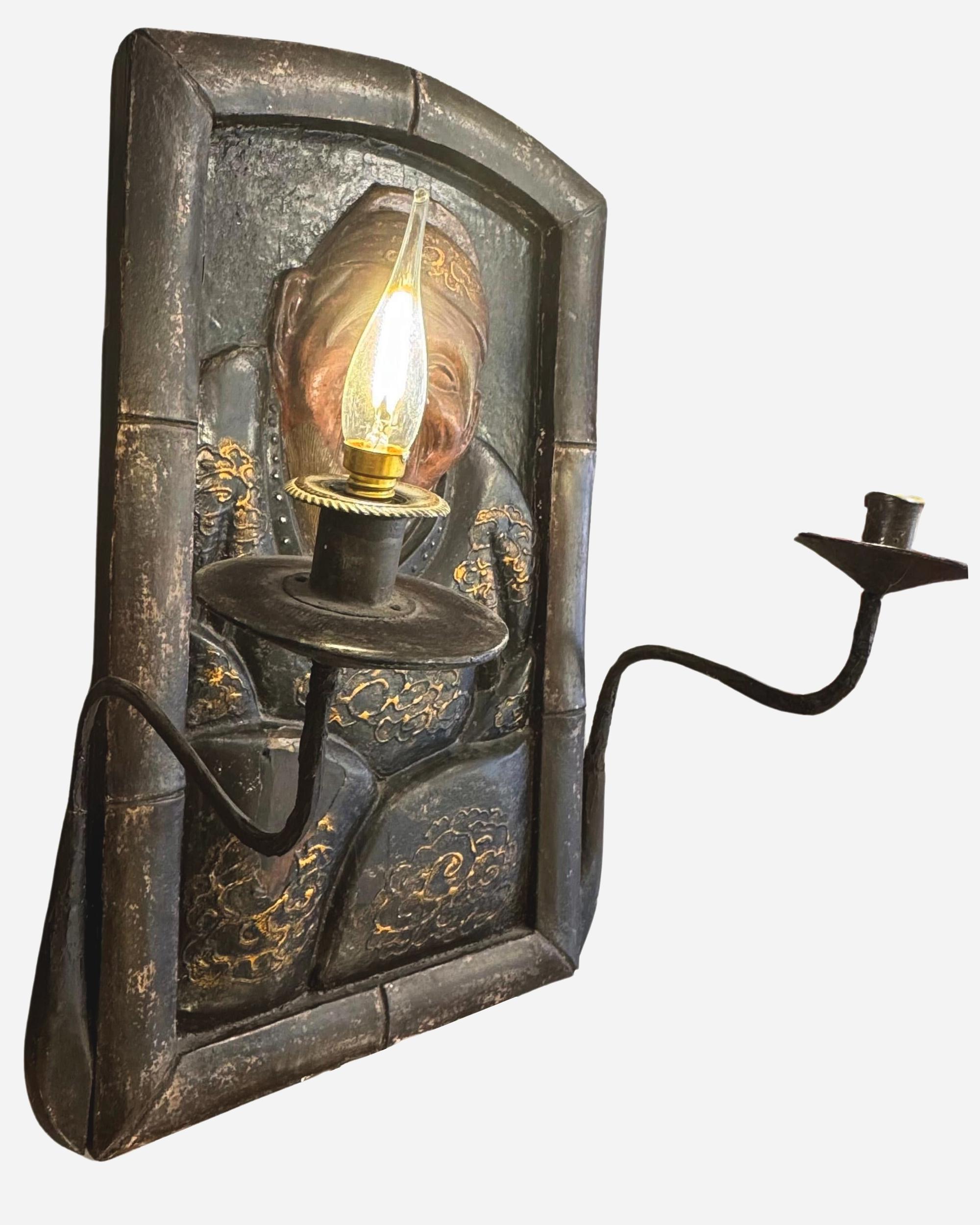 Rare pair of sconces “aux Chinois”, Paris, France, circa 1880 Oro en venta
