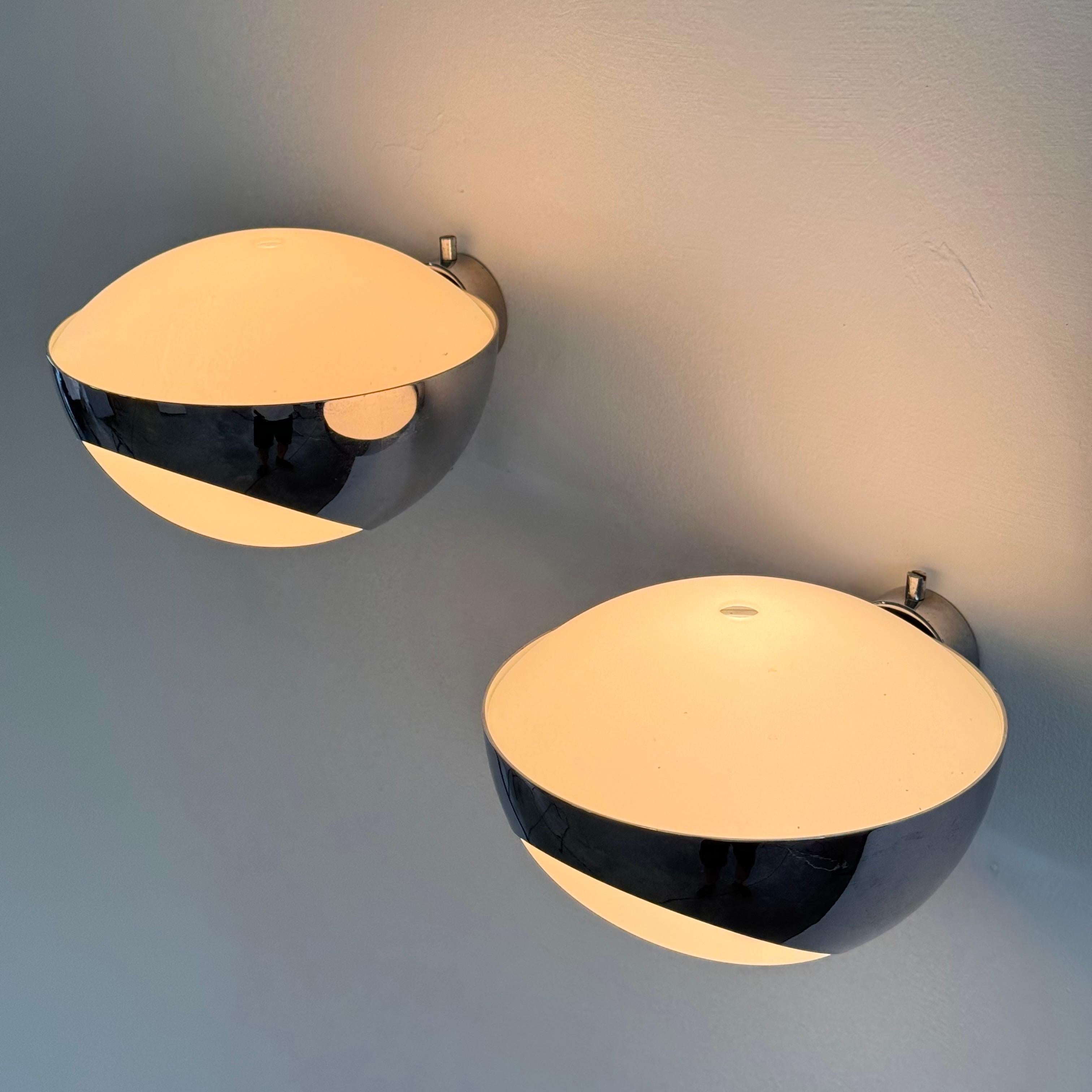 Raro par de apliques de Max Ingrand para Fontana Arte, Model 1963/1, década de 1960 en Bueno estado para la venta en Bagnolo Mella, Brescia