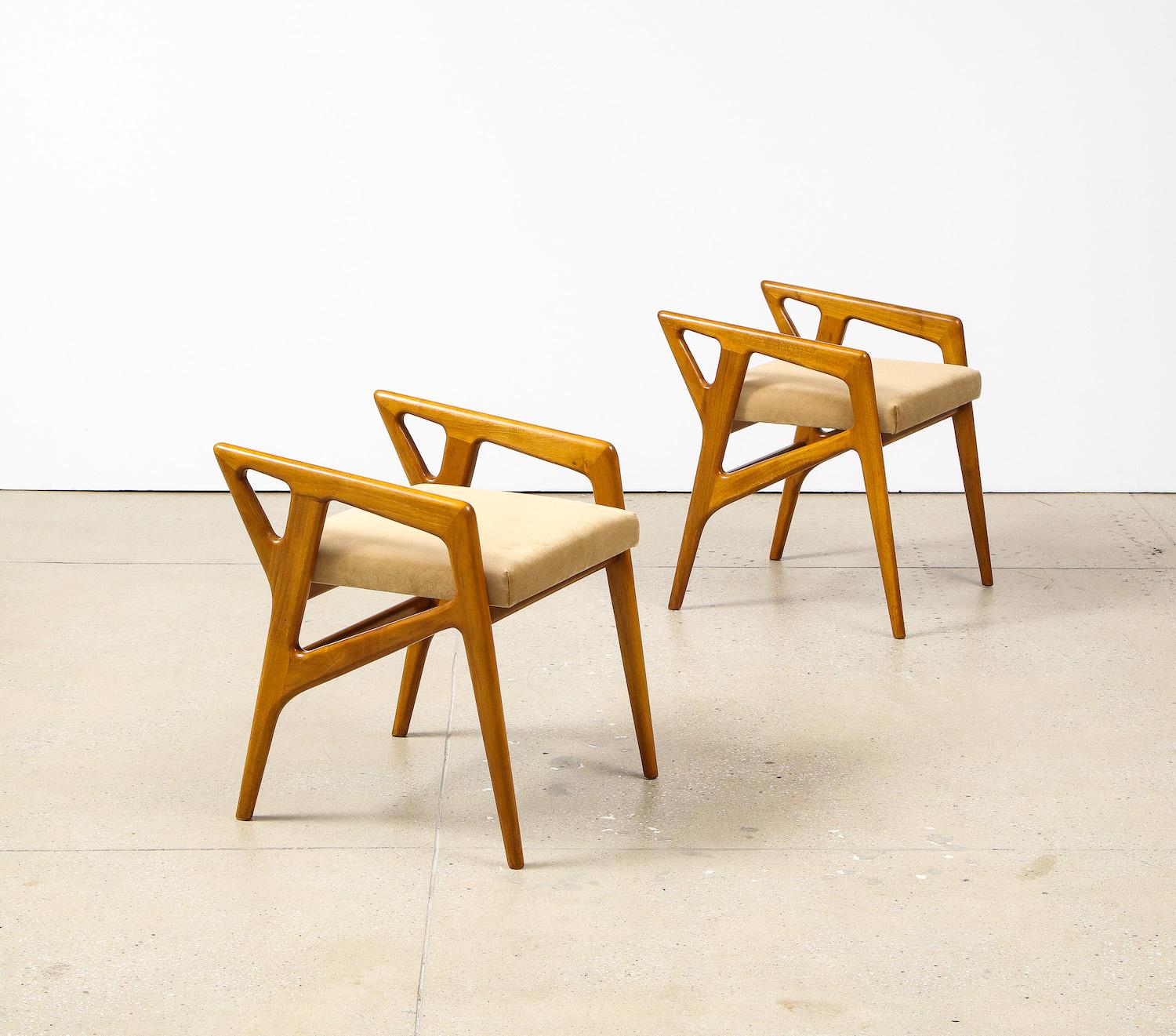 Hand-Crafted Rare Pair of Sculptural Stools by Gio Ponti