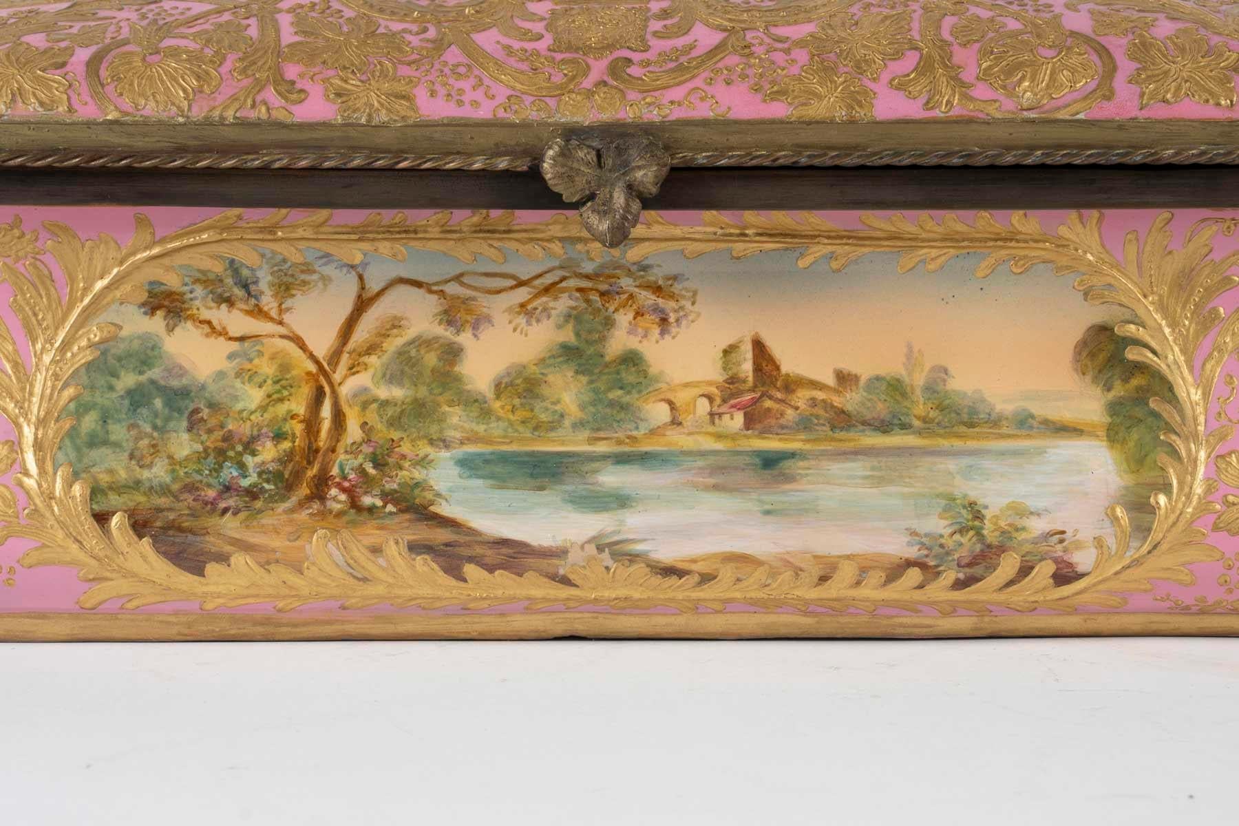 Rare paire de boîtes en porcelaine de Sèvres, montures en laiton, période Napoléon III. en vente 4