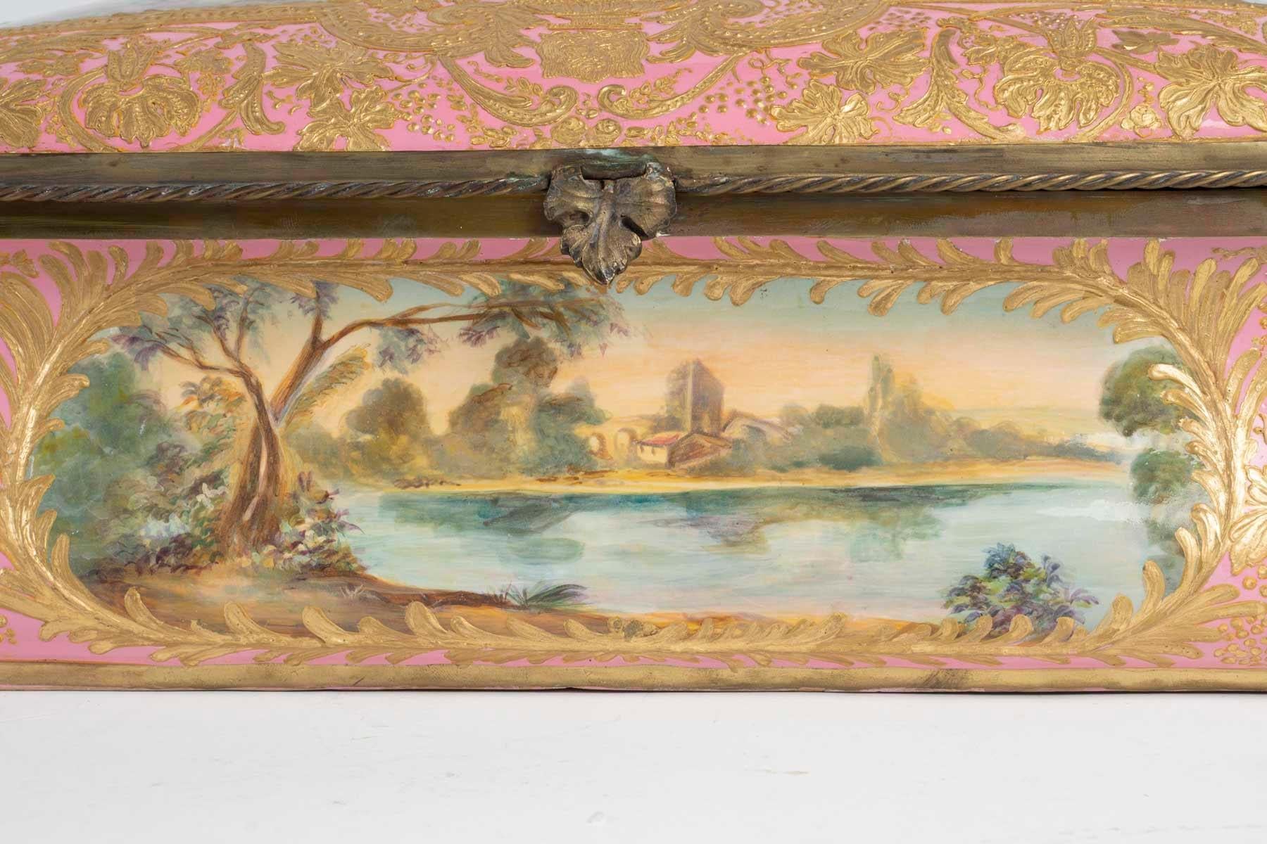 Rare paire de boîtes en porcelaine de Sèvres, montures en laiton, période Napoléon III. en vente 5