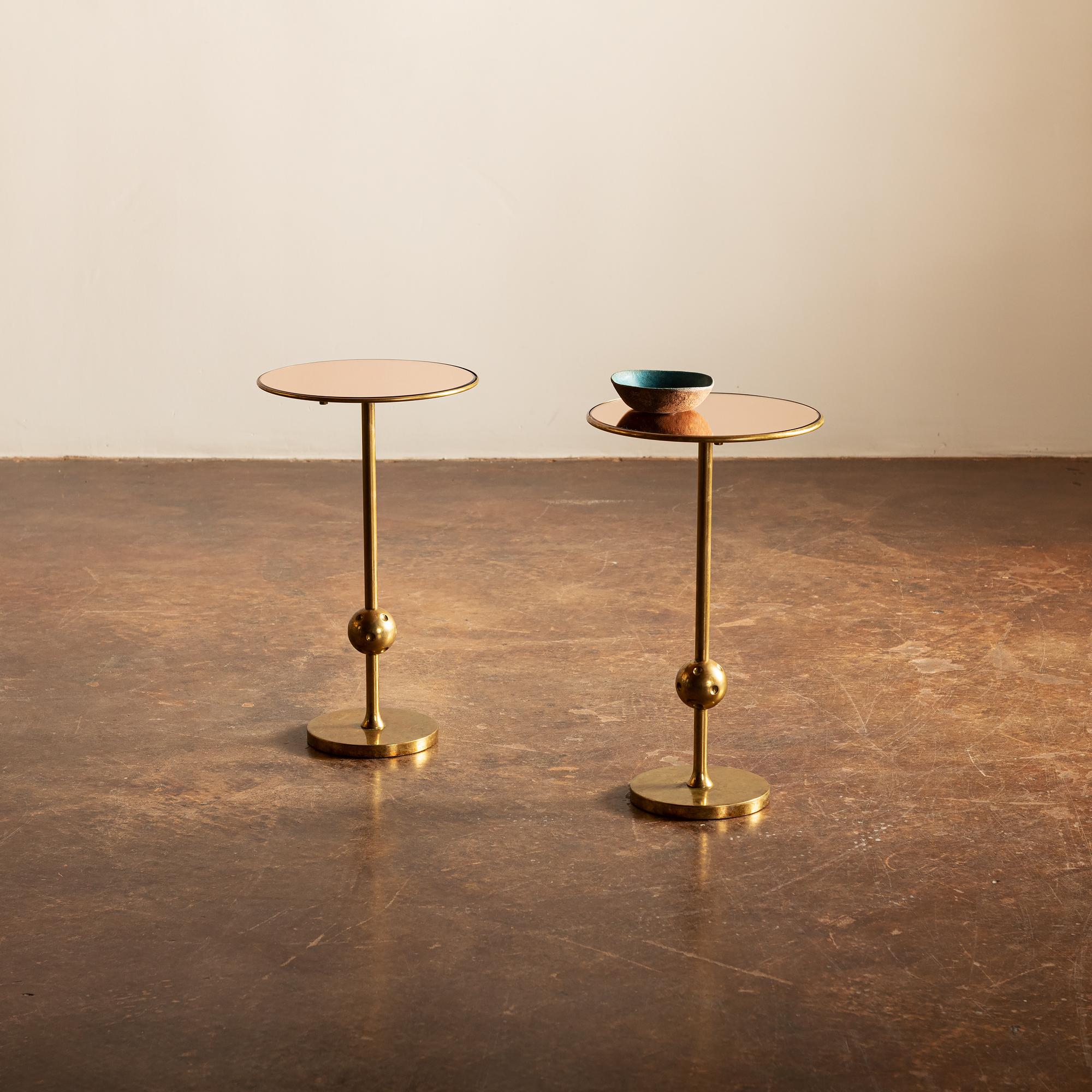 Stunning pair of small side tables designed by Osvaldo Borsani and manufactured by Arredamenti Borsani Varedo, Milan, 1940s.