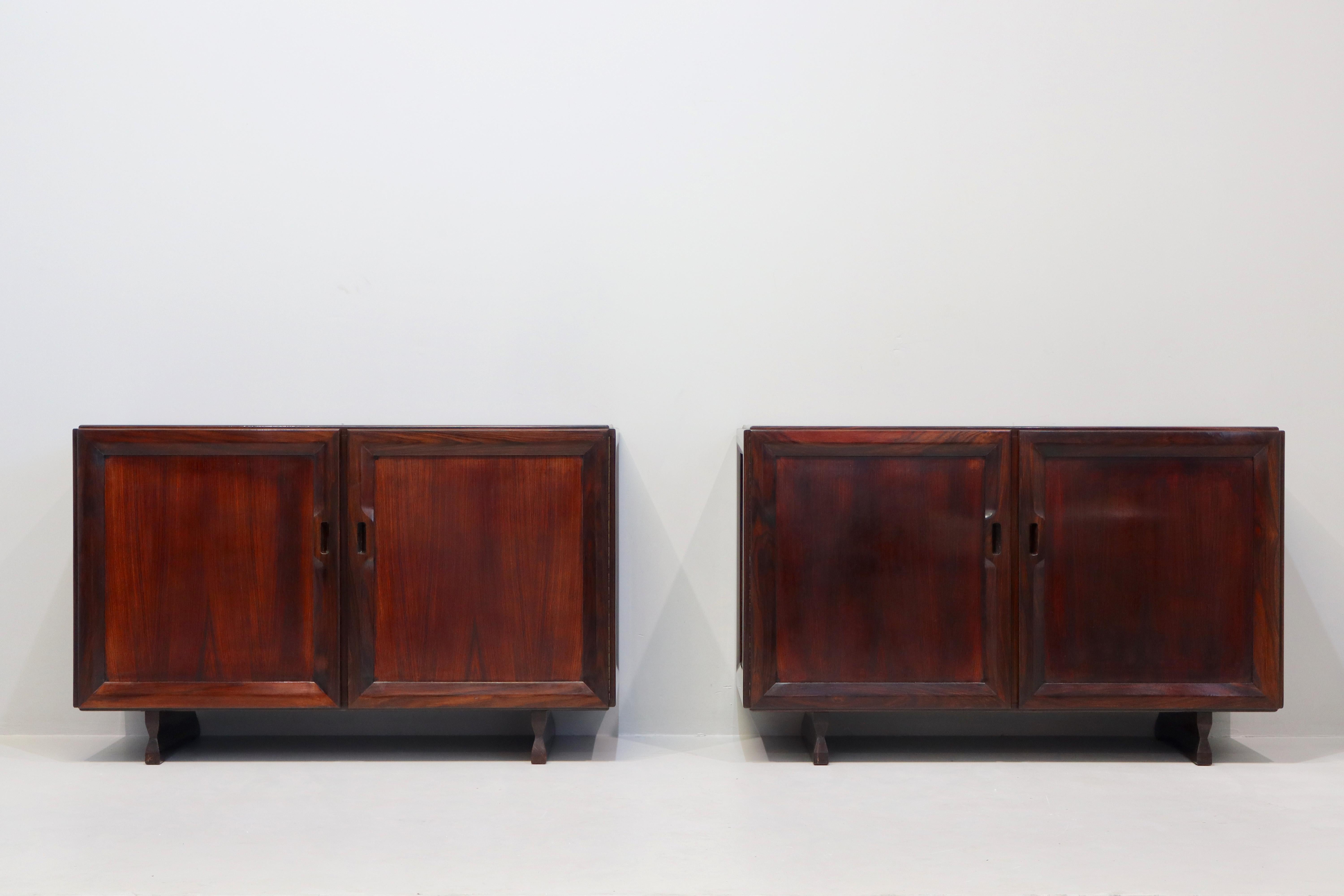 Raro  Coppia di credenze modello 