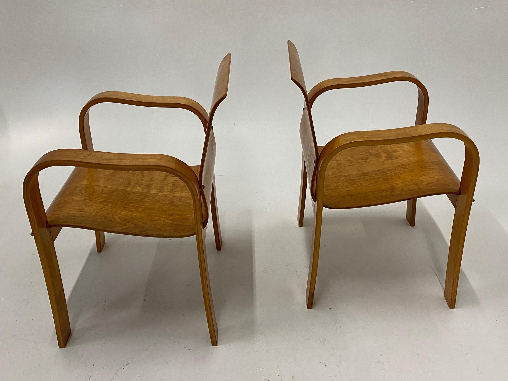 A sleek pair of molded birch plywood armchairs in the manner of Alvar Aalto having sophisticated sculptural form and terrific comfort.
arm height 25