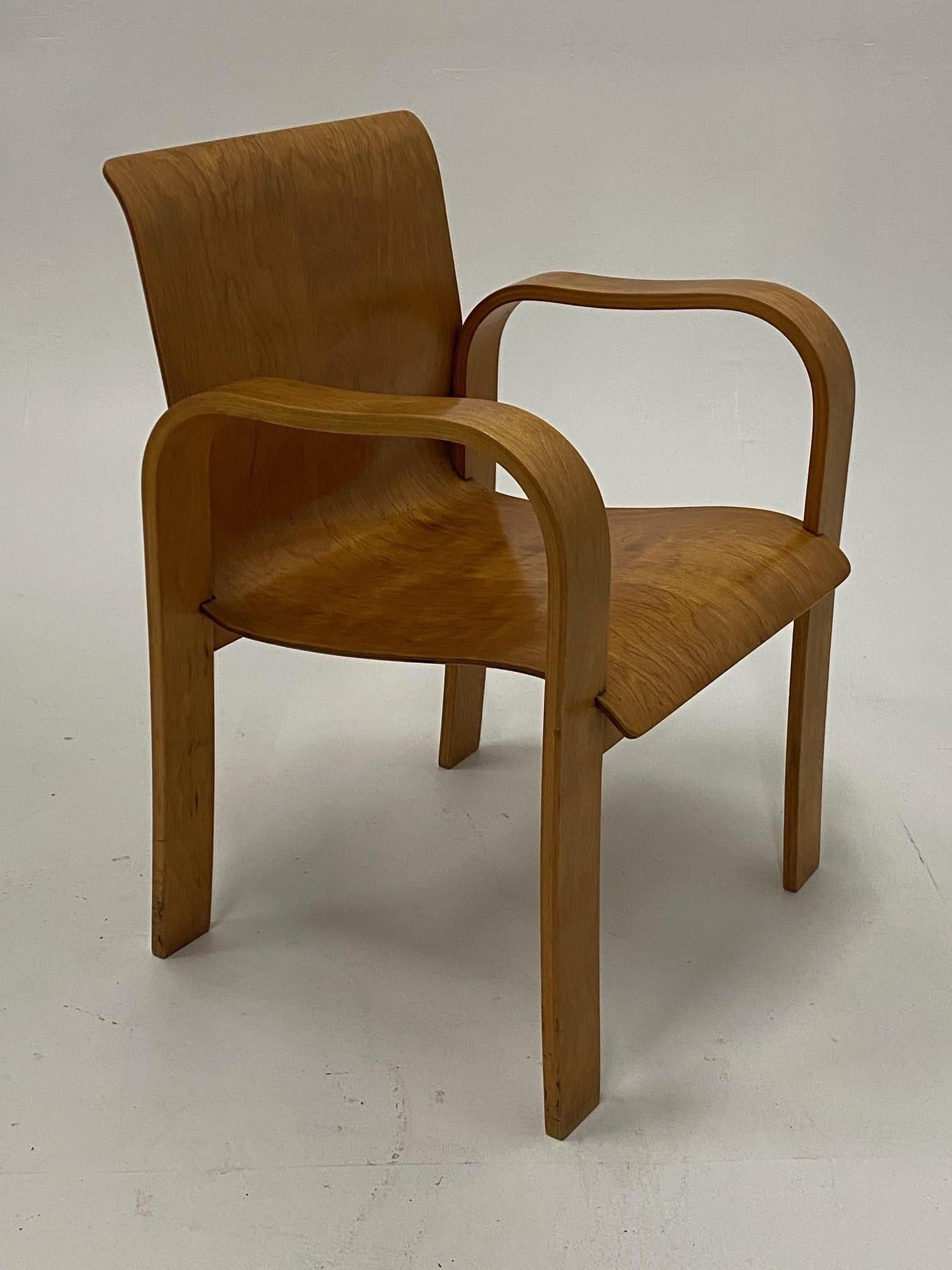 Mid-20th Century Rare Pair of Sleek Molded Plywood Mid-Century Modern Armchairs For Sale