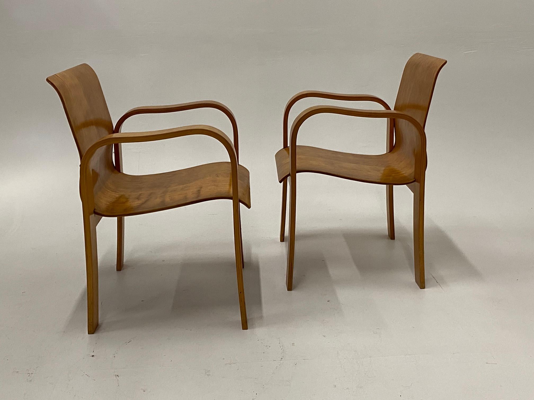 Seltenes Paar eleganter, geformter Sperrholzsessel, Mid-Century Modern im Angebot 2