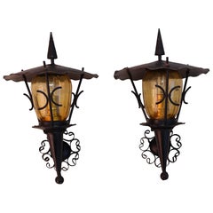 Seltenes Paar kleiner französischer schmiedeeiserner Wandleuchten für den Außen- und Innenbereich