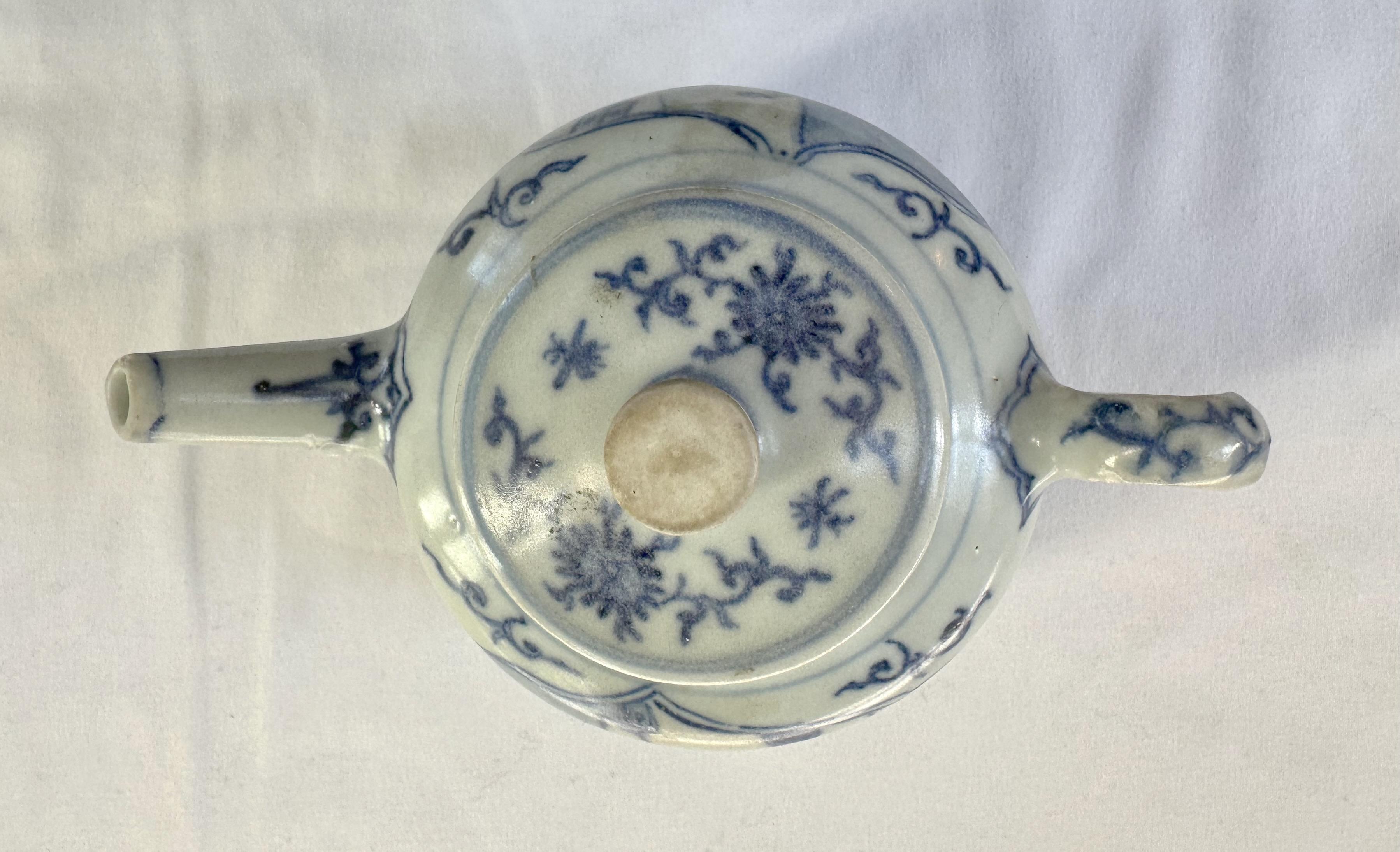 Chinois Paire de petites théières de la collection Hatcher en vente