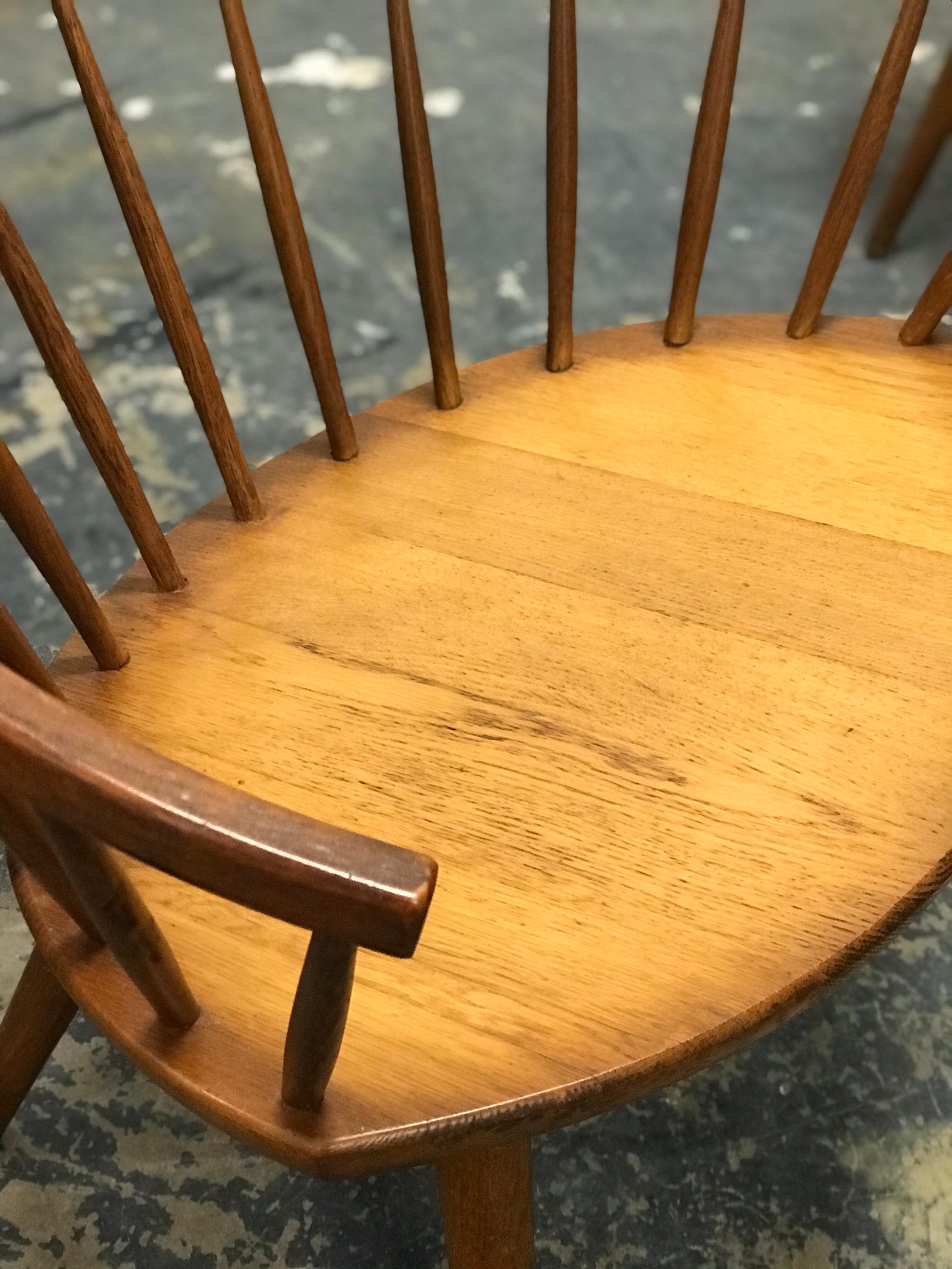 spindle back lounge chair