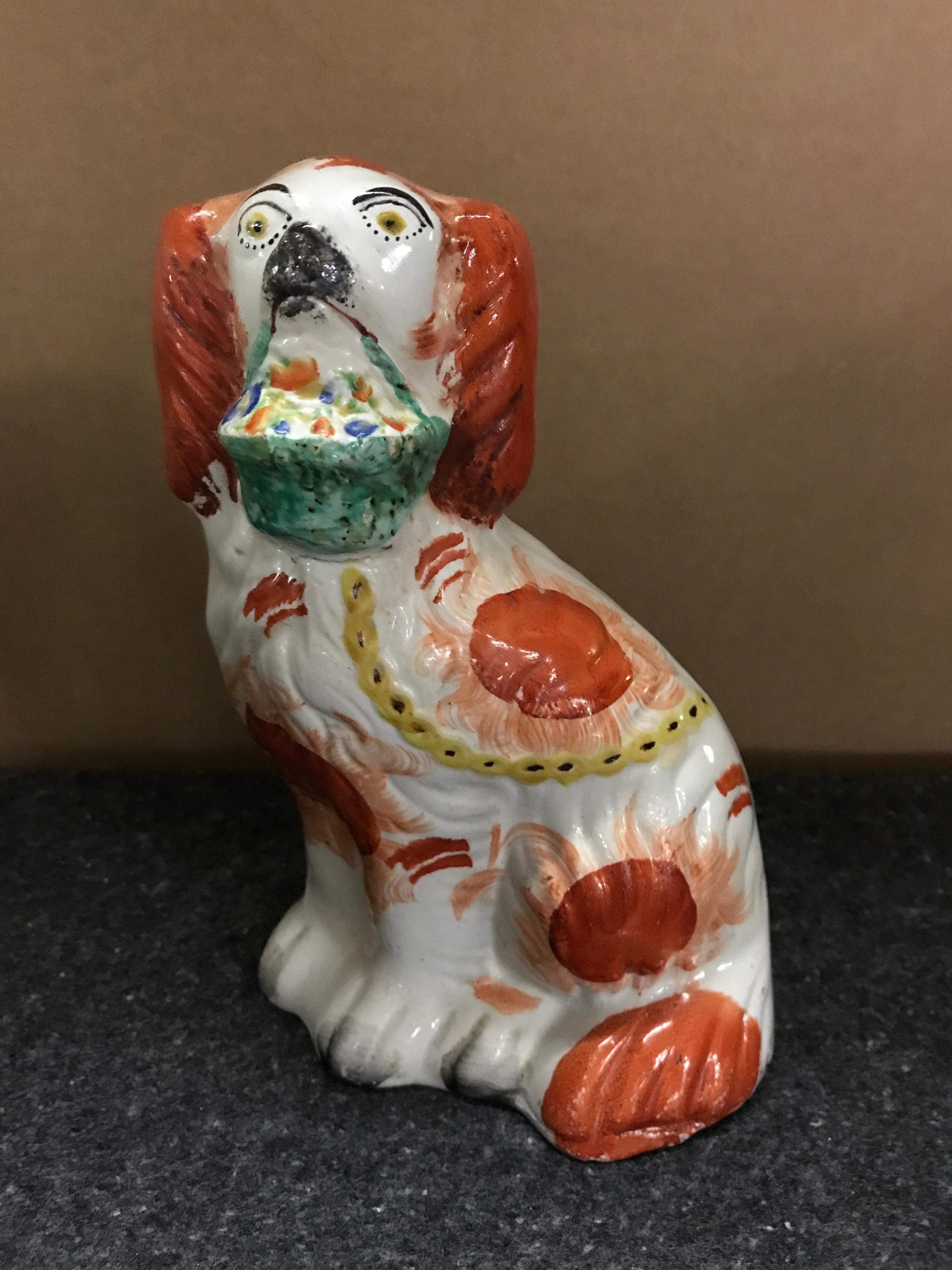 Rare Pair of Staffordshire Seated Red Spaniels with Baskets of Flowers (19. Jahrhundert) im Angebot