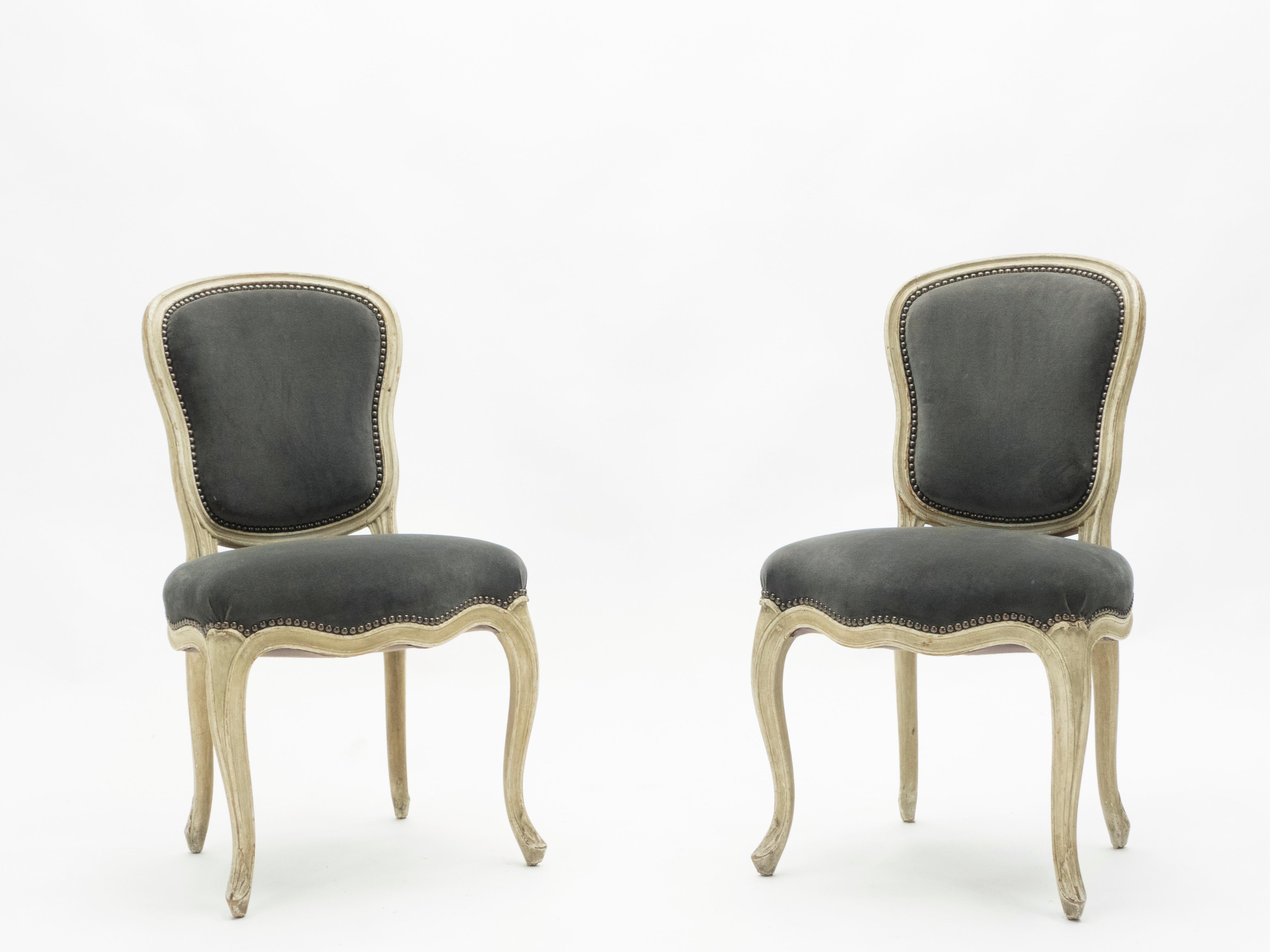 Milieu du XXe siècle Rare paire de chaises néoclassiques Louis XV estampillées Maison Jansen, années 1940 en vente